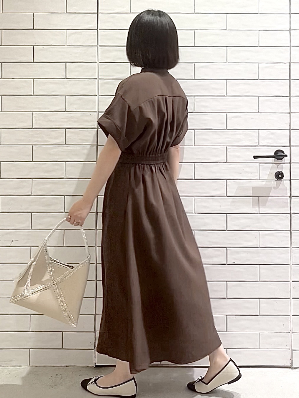 しおりさんの「OPAQUE.CLIP｜【接触冷感／吸水速乾】リネンライク シャツワンピース《洗濯機OK》」を使ったコーディネート