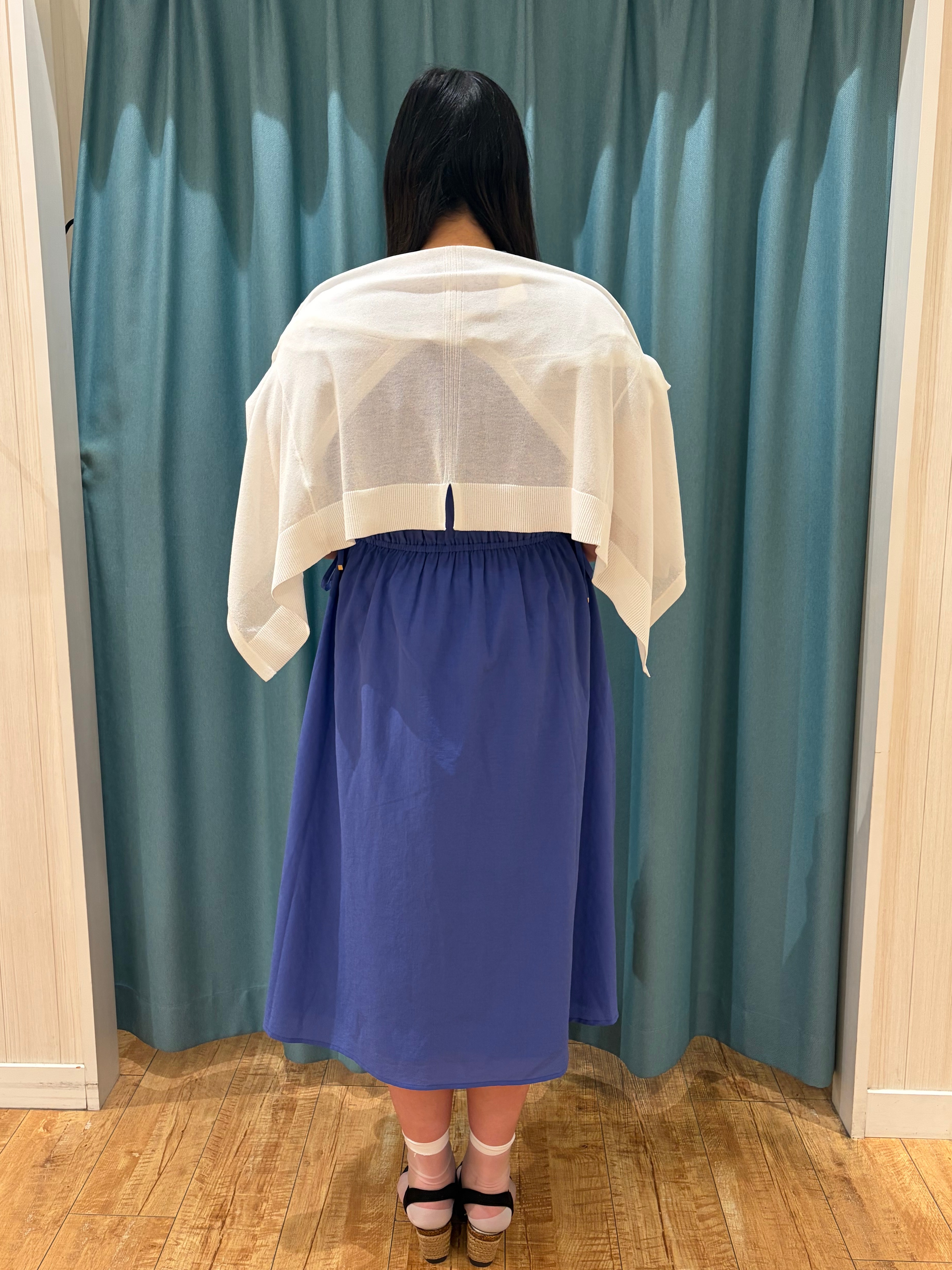 うりさんの「SHOO･LA･RUE｜【ひんやり/洗濯機可/S-LL】オンにもオフにも マルチに使えるボタンレスカーディガン」を使ったコーディネート