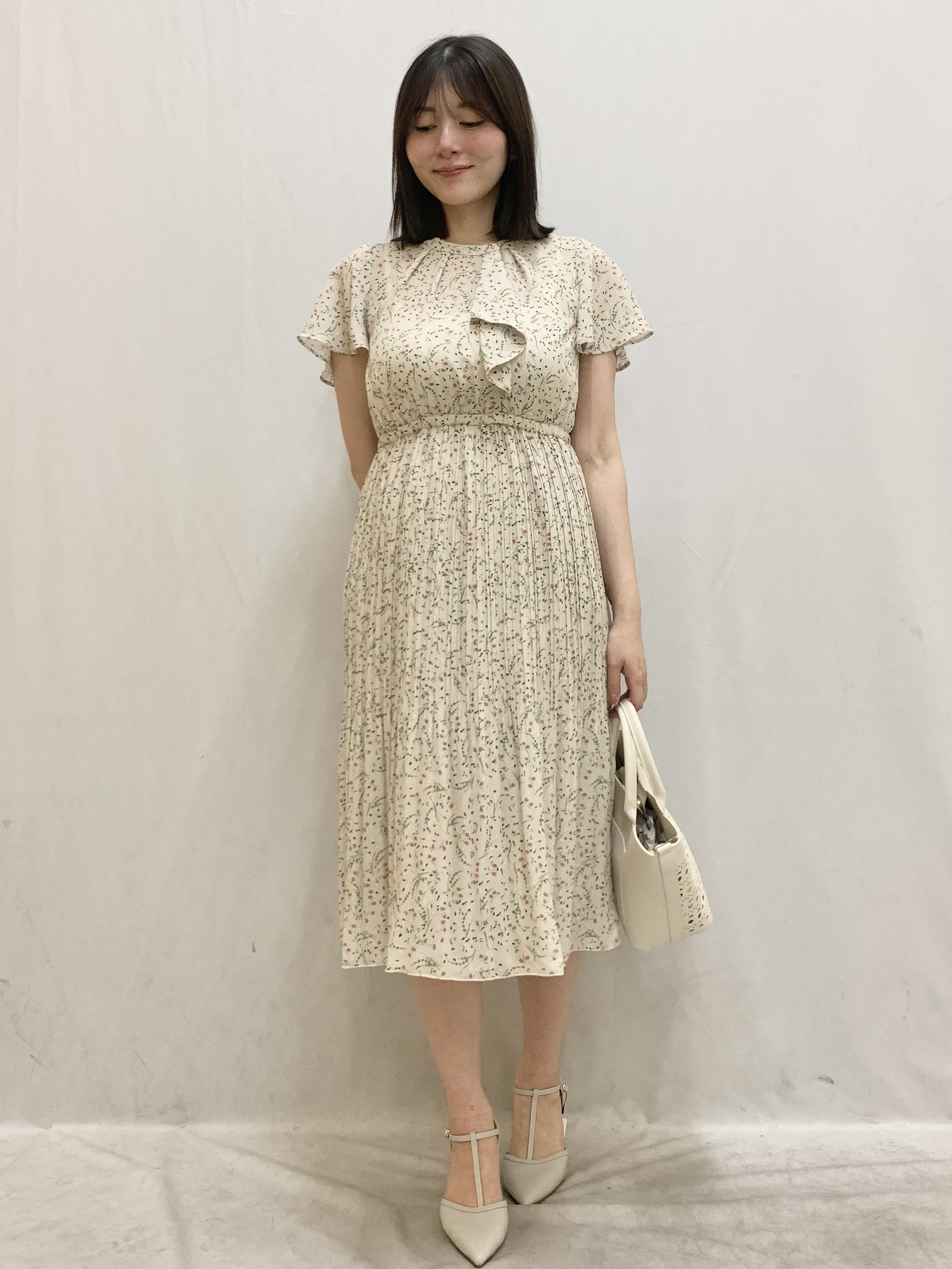 kasumiさんの「index｜◆【日比谷花壇コラボ】ラッフルタイプリーツワンピース【防シワ/洗濯機OK】」を使ったコーディネート