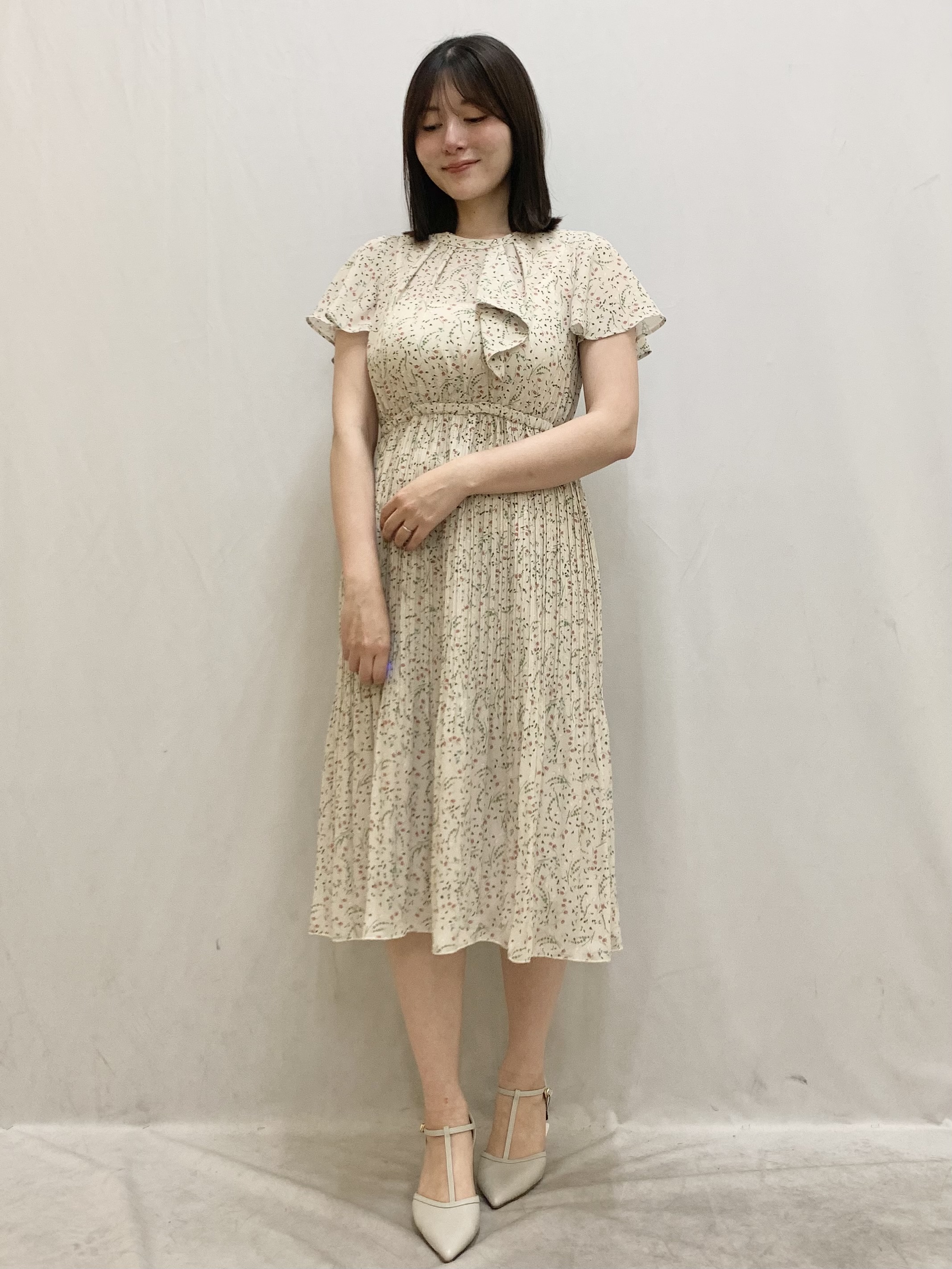 kasumiさんの「index｜◆【日比谷花壇コラボ】ラッフルタイプリーツワンピース【防シワ/洗濯機OK】」を使ったコーディネート