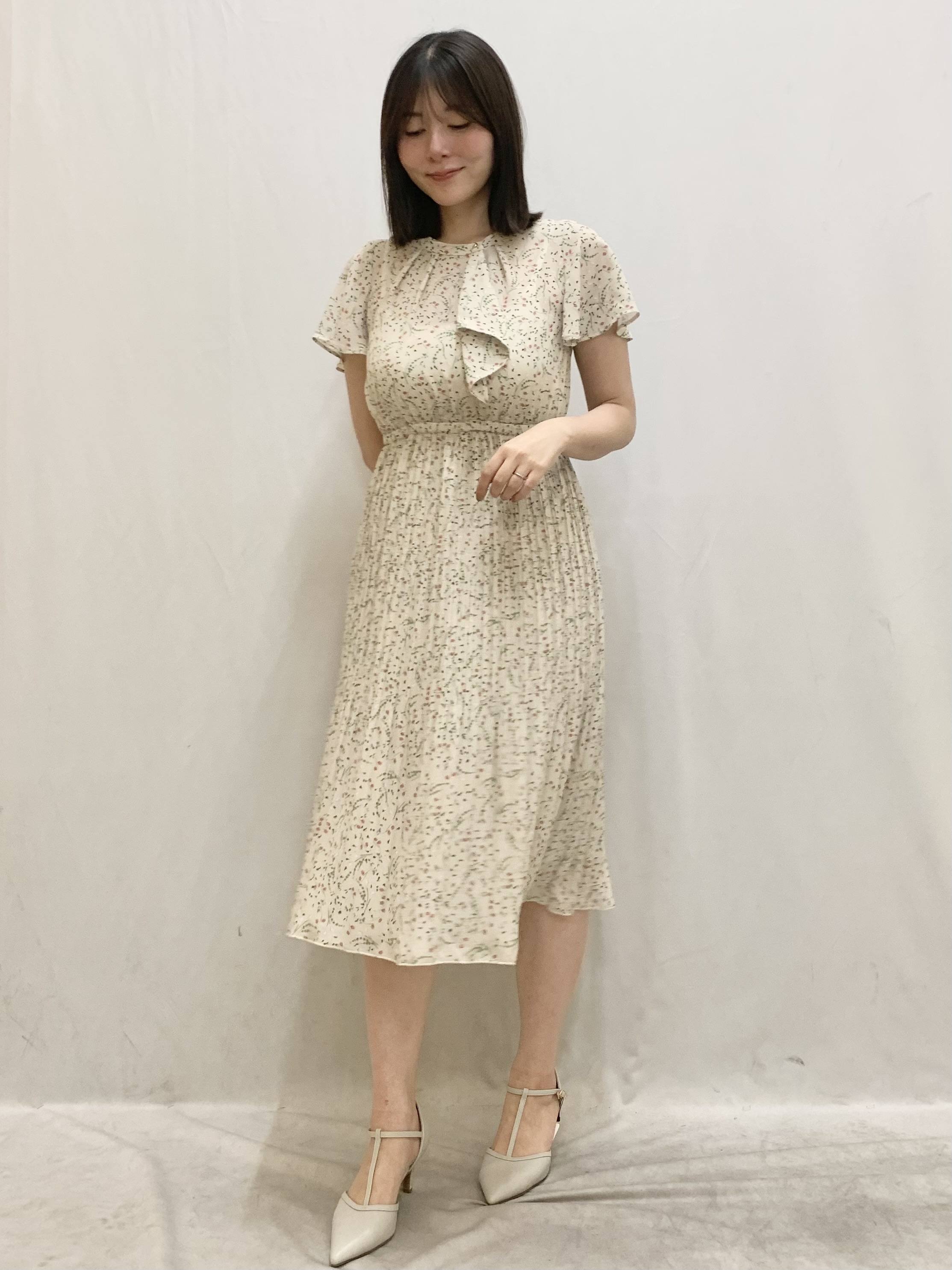 kasumiさんの「index｜◆【日比谷花壇コラボ】ラッフルタイプリーツワンピース【防シワ/洗濯機OK】」を使ったコーディネート