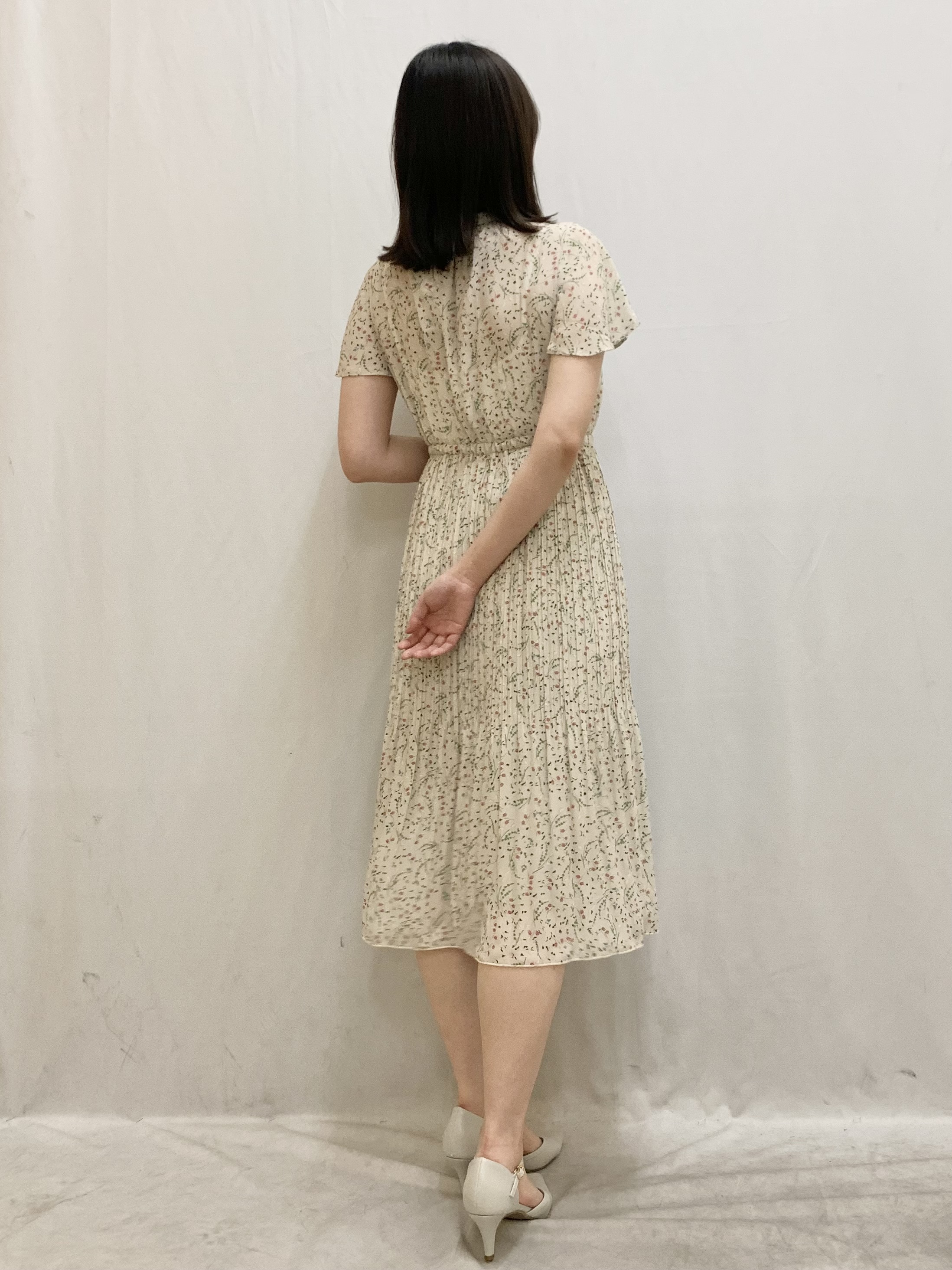 kasumiさんの「index｜◆【日比谷花壇コラボ】ラッフルタイプリーツワンピース【防シワ/洗濯機OK】」を使ったコーディネート