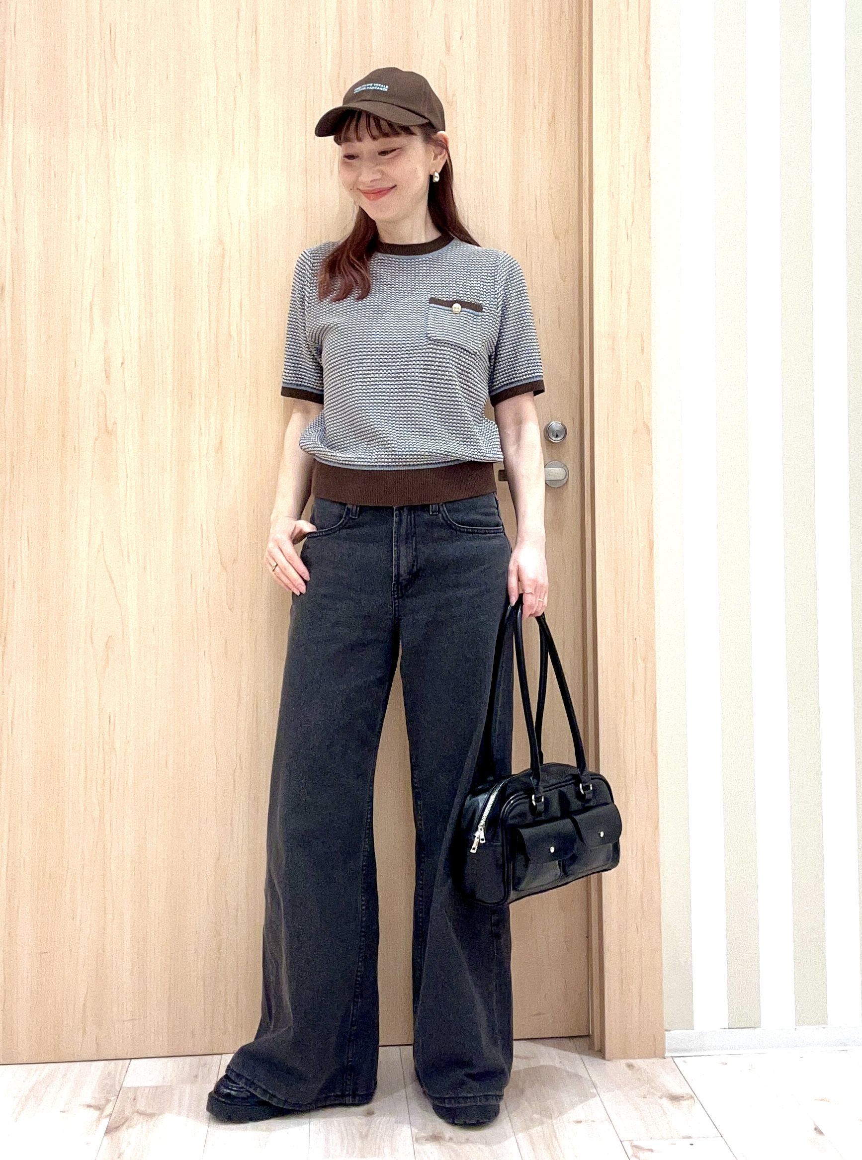 ririさんの「SHOO･LA･RUE｜【洗濯機可/S-LL】金ボタンが上品 カノコ編み配色クルーネックニット」を使ったコーディネート