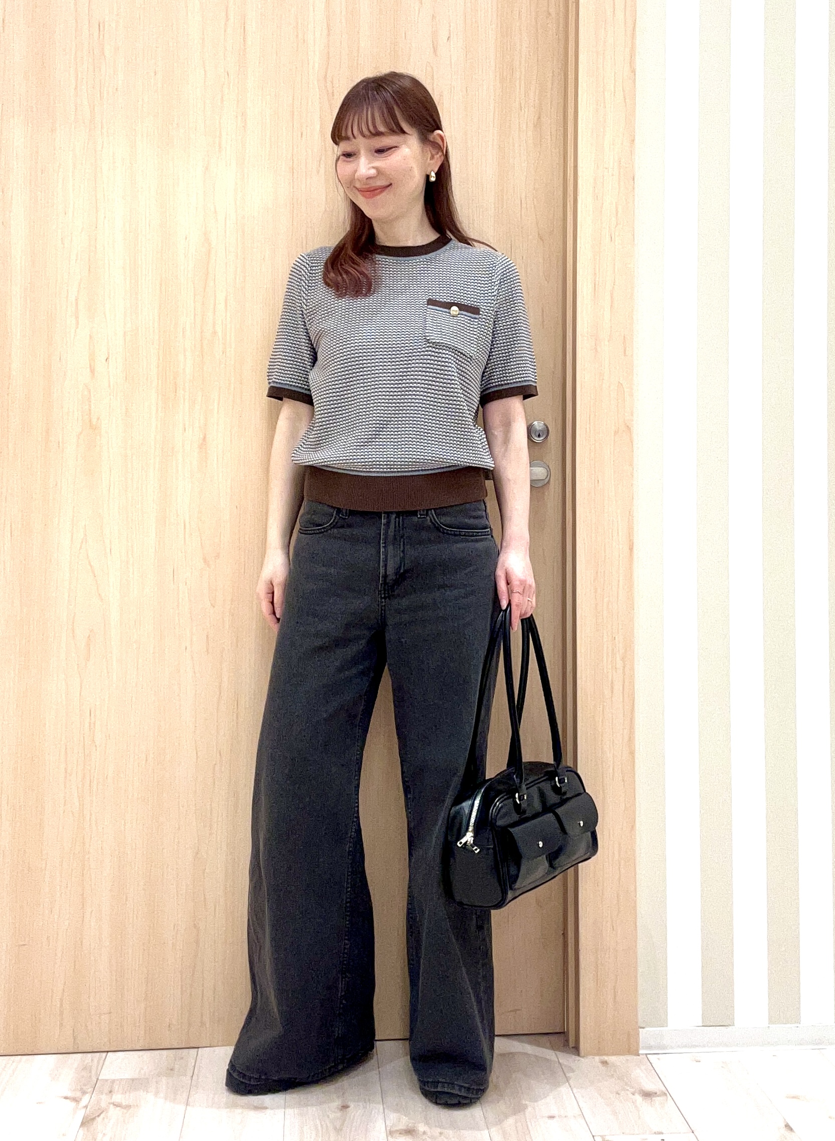 ririさんの「SHOO･LA･RUE｜【洗濯機可/S-LL】金ボタンが上品 カノコ編み配色クルーネックニット」を使ったコーディネート