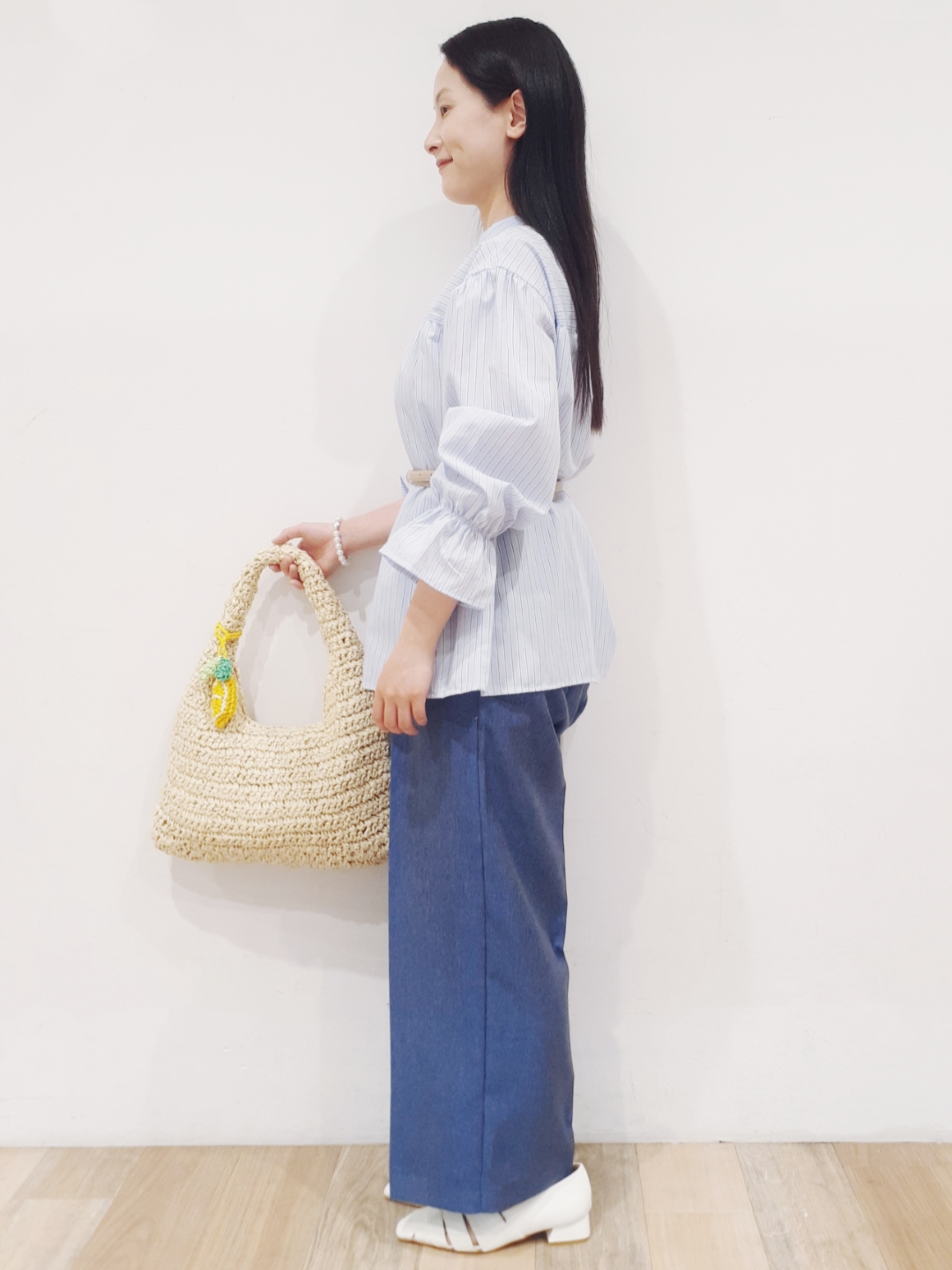 にこさんの「grove｜【貴島明日香さん着用／イージーケア／接触冷感】麻混スタンドギャザーシャツ」を使ったコーディネート