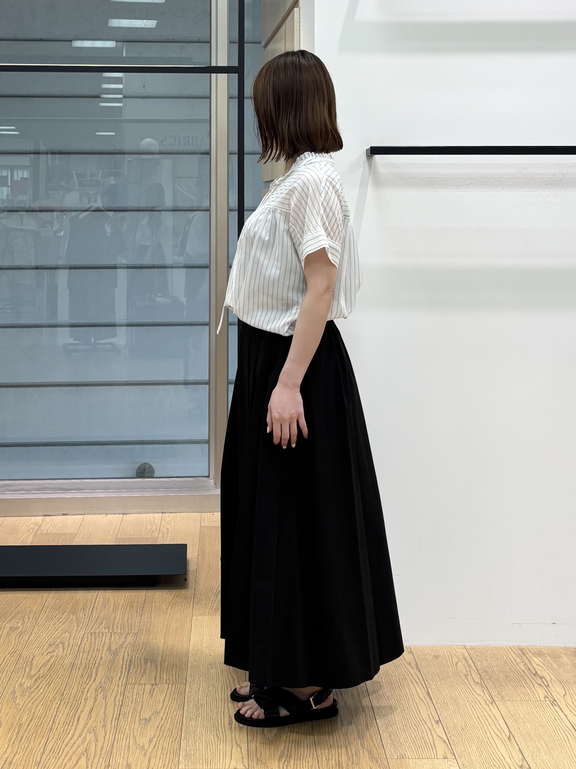 asamiさんの「INDIVI｜【洗える／軽やか】フリル衿ギャザーブラウス」を使ったコーディネート