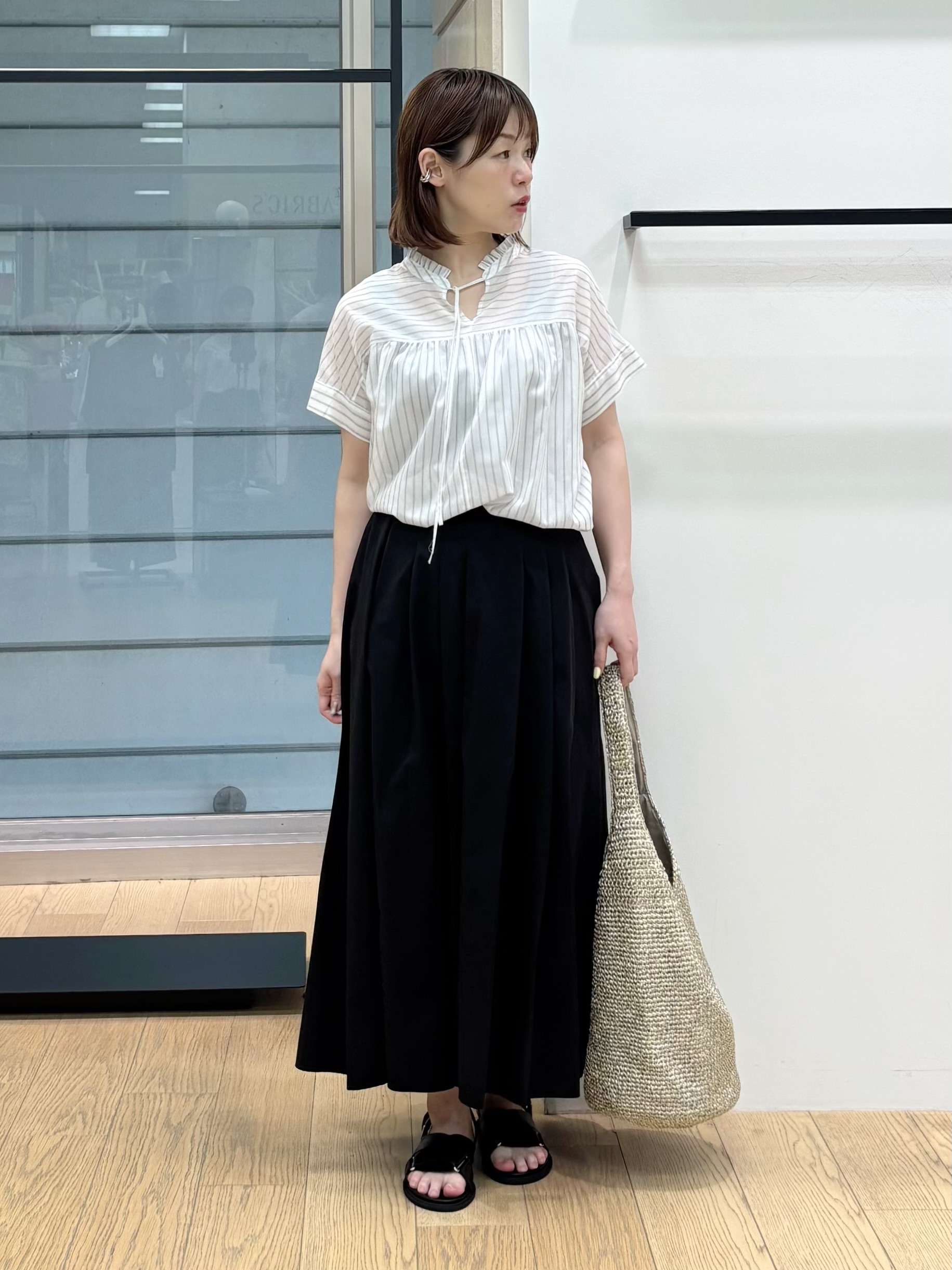 asamiさんの「INDIVI｜【洗える／軽やか】フリル衿ギャザーブラウス」を使ったコーディネート