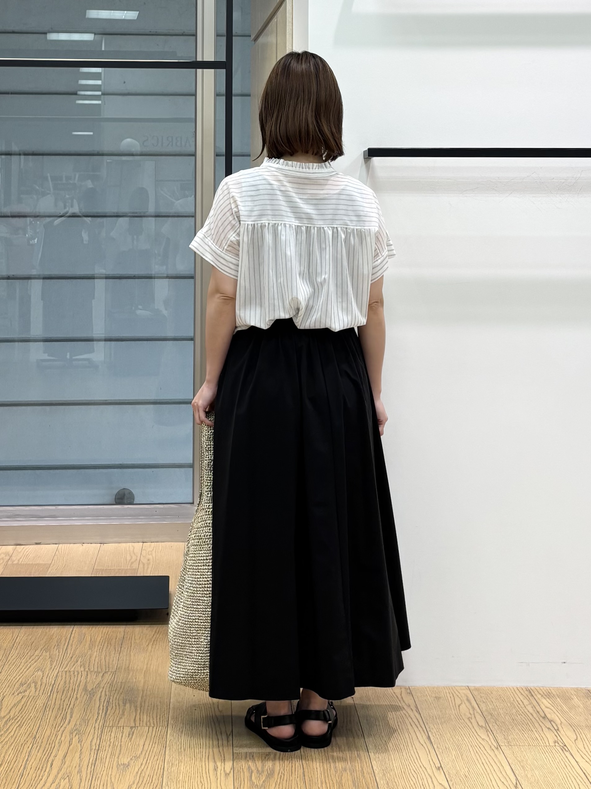 asamiさんの「INDIVI｜【洗える／軽やか】フリル衿ギャザーブラウス」を使ったコーディネート