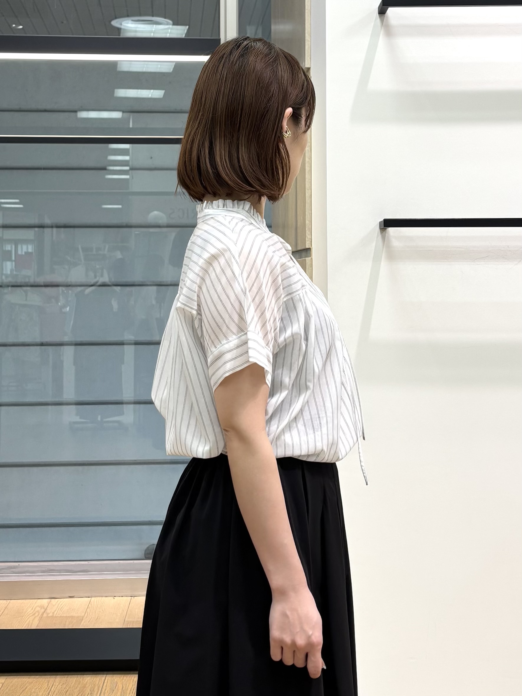 asamiさんの「INDIVI｜【洗える／軽やか】フリル衿ギャザーブラウス」を使ったコーディネート
