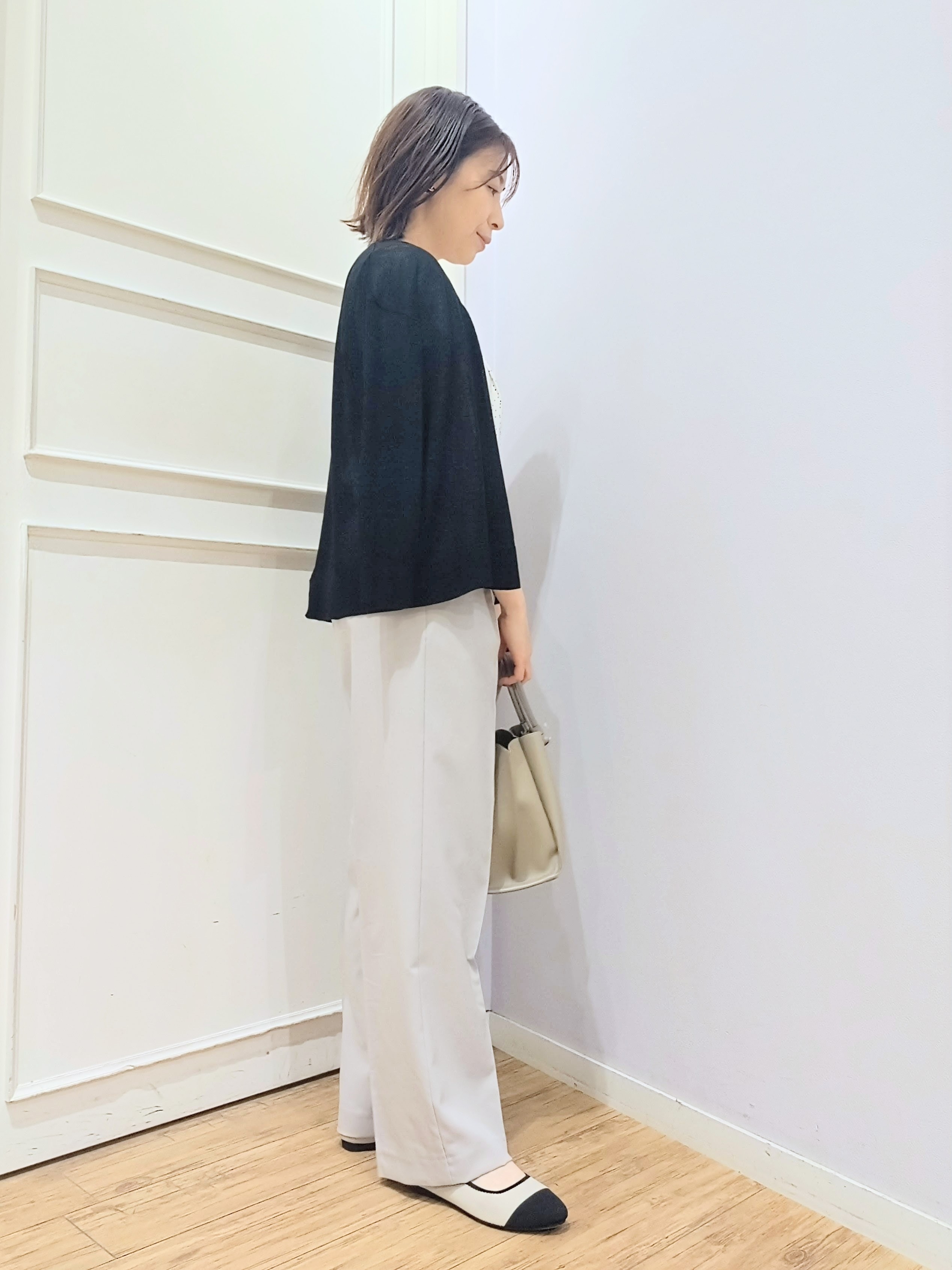 miomioさんの「SHOO･LA･RUE｜【ひんやり/洗濯機可/S-LL】オンにもオフにも マルチに使えるボタンレスカーディガン」を使ったコーディネート