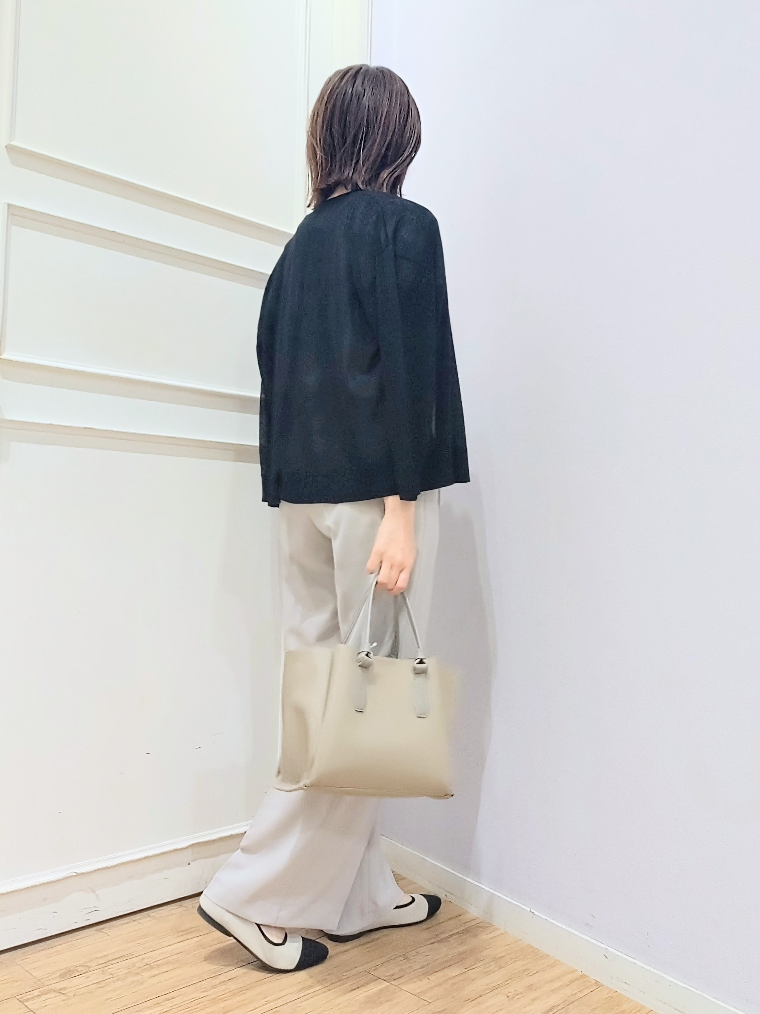 miomioさんの「SHOO･LA･RUE｜【ひんやり/洗濯機可/S-LL】オンにもオフにも マルチに使えるボタンレスカーディガン」を使ったコーディネート