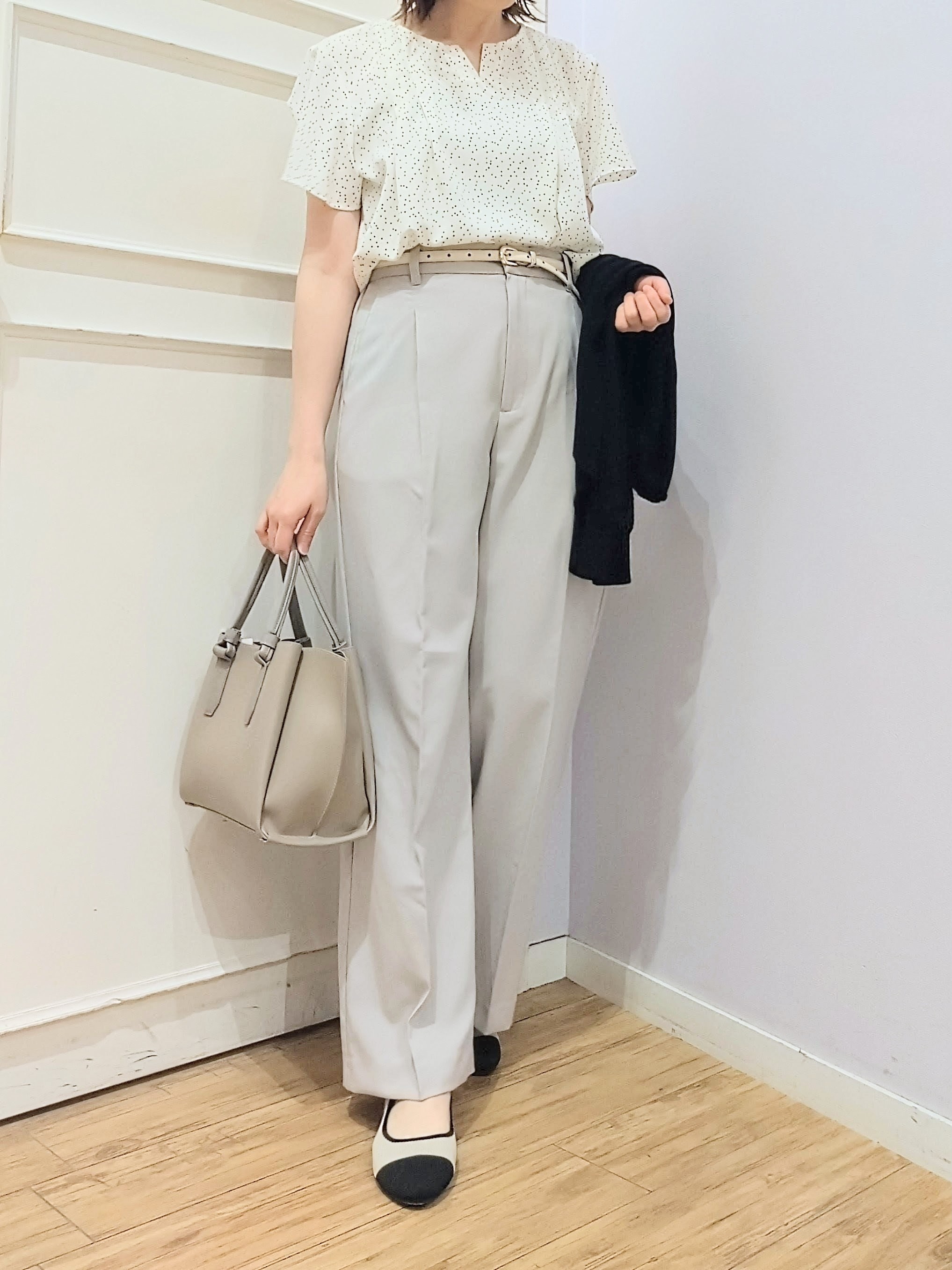 miomioさんの「SHOO･LA･RUE｜【ひんやり/洗濯機可/S-LL】オンにもオフにも マルチに使えるボタンレスカーディガン」を使ったコーディネート