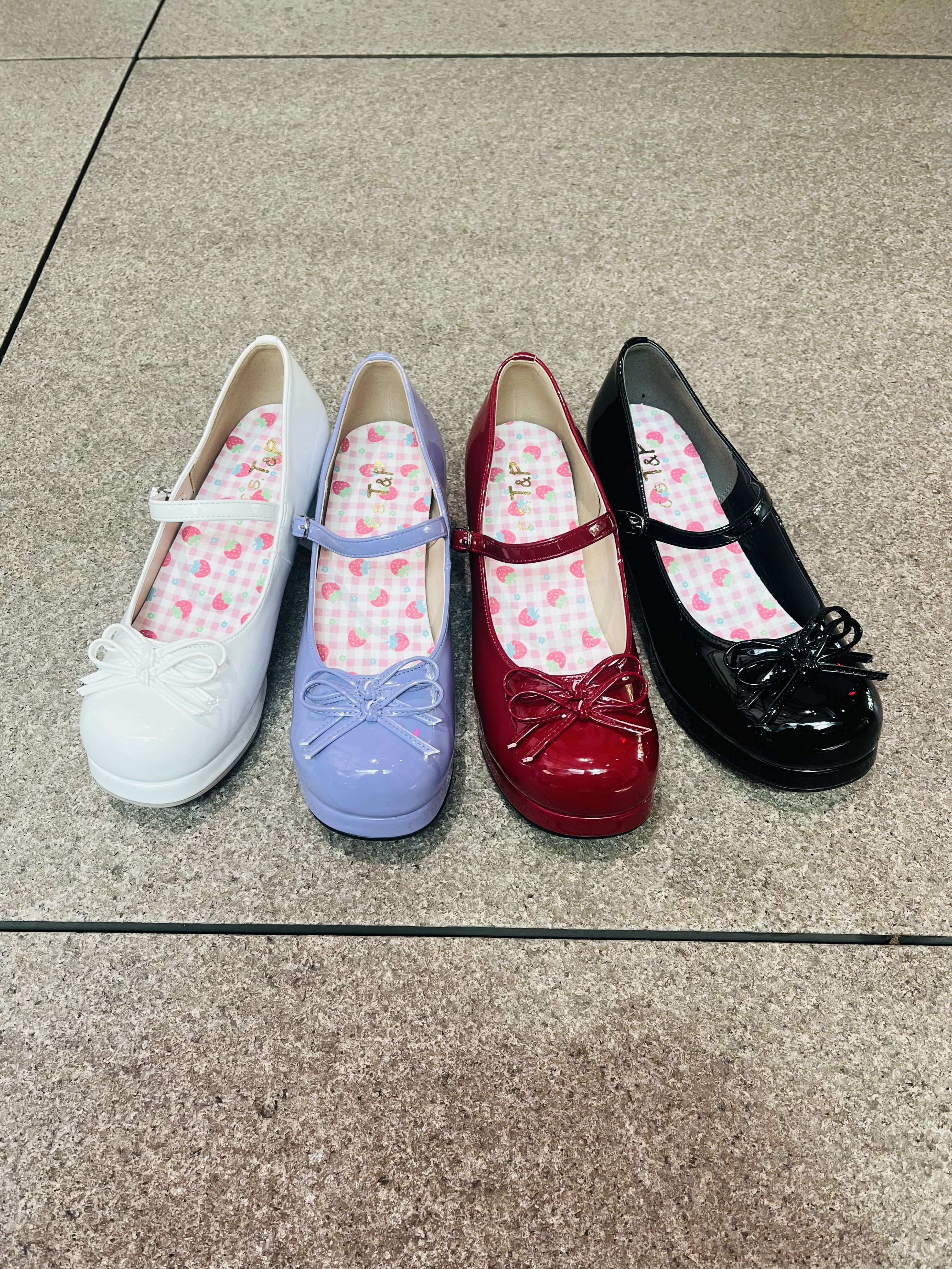 あゆみんさんの「ESPERANZA｜小リボンダブルパンプス」を使ったコーディネート