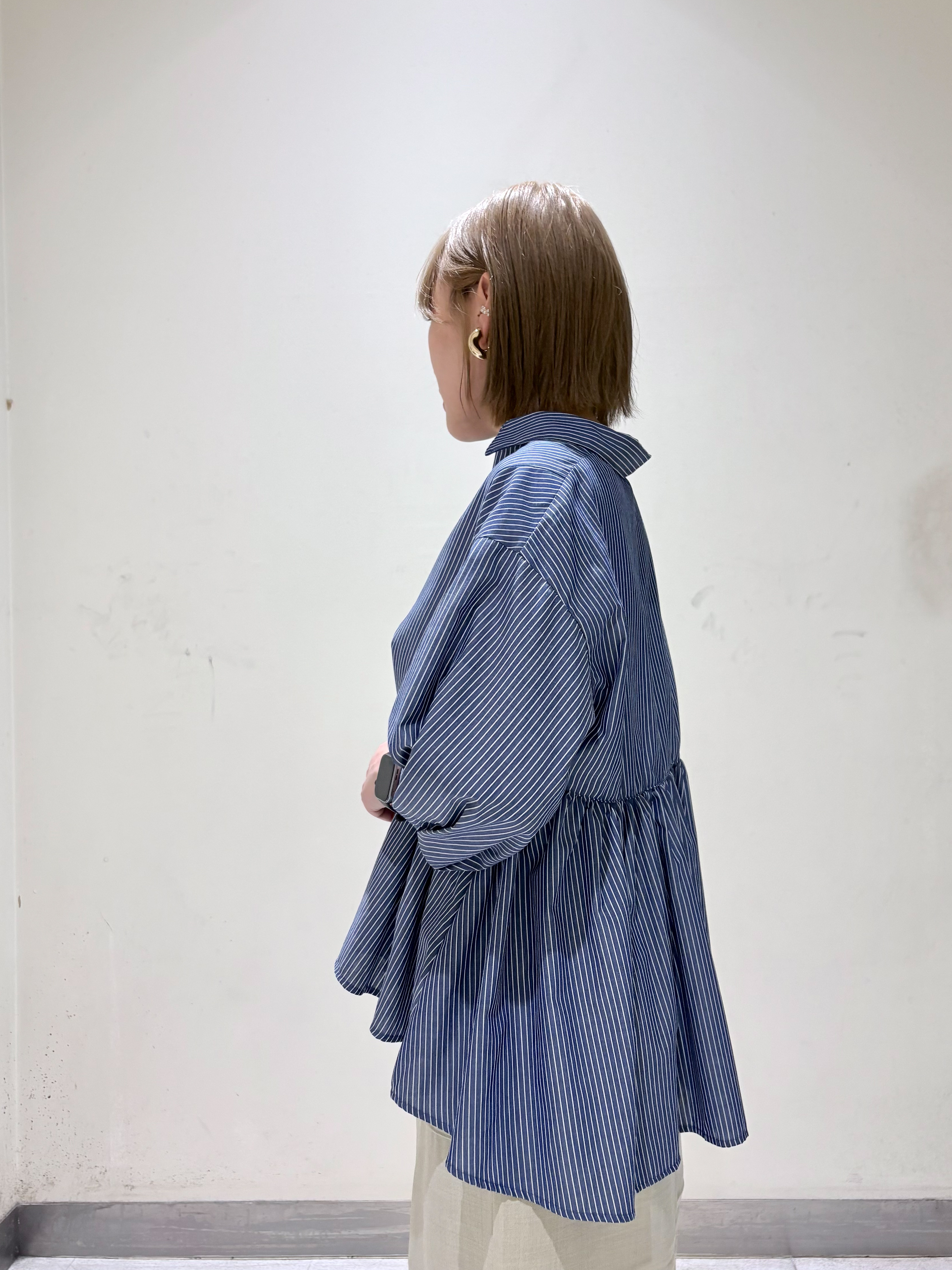 みきちぃさんの「OPAQUE.CLIP｜スキッパーペプラムブラウス【洗濯機OK】」を使ったコーディネート