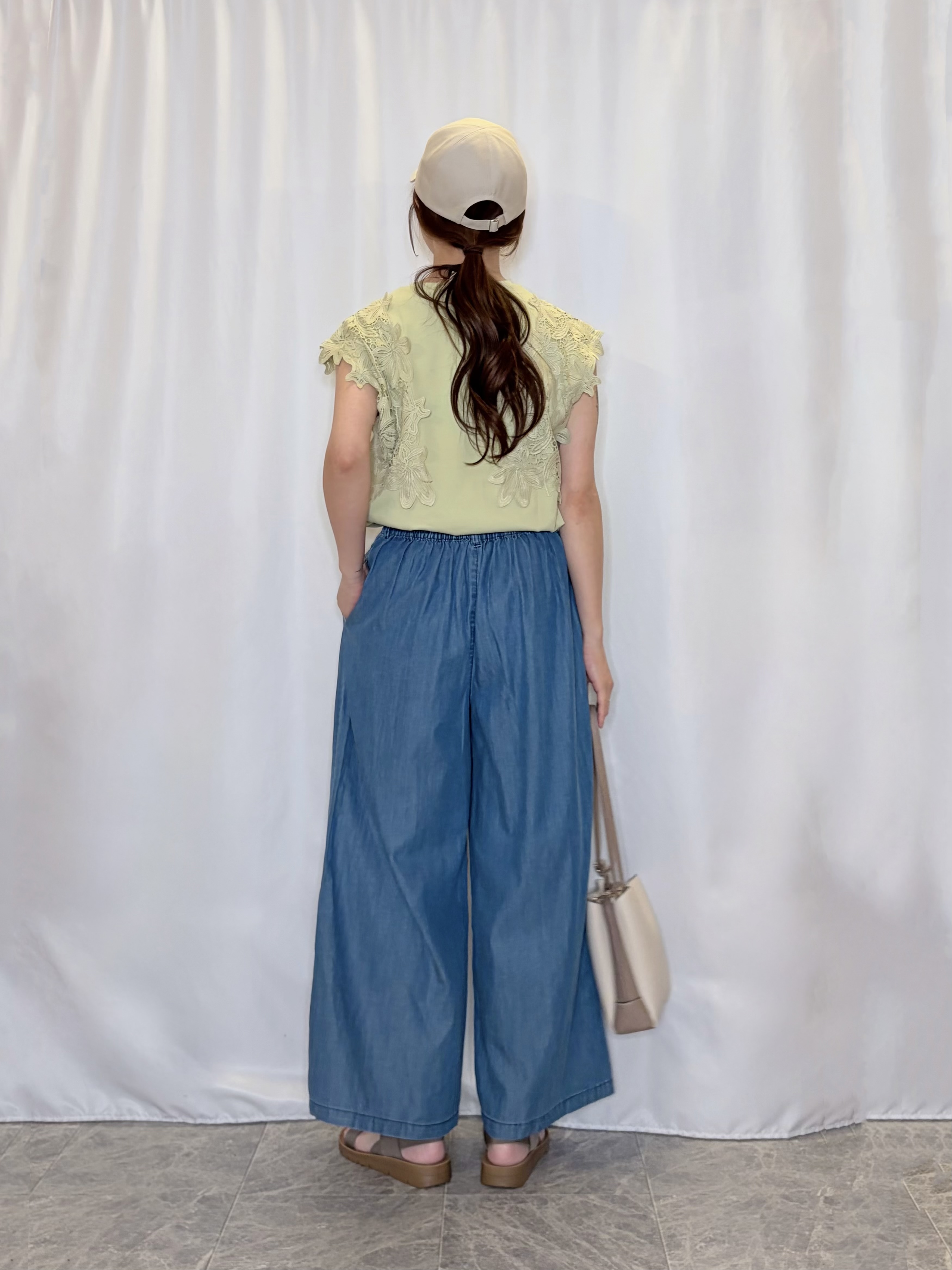 おうめさんの「SHOO･LA･RUE｜【ひんやり/S-LL/洗濯機可】女性らしさ溢れるモチーフレース スムースTシャツ」を使ったコーディネート