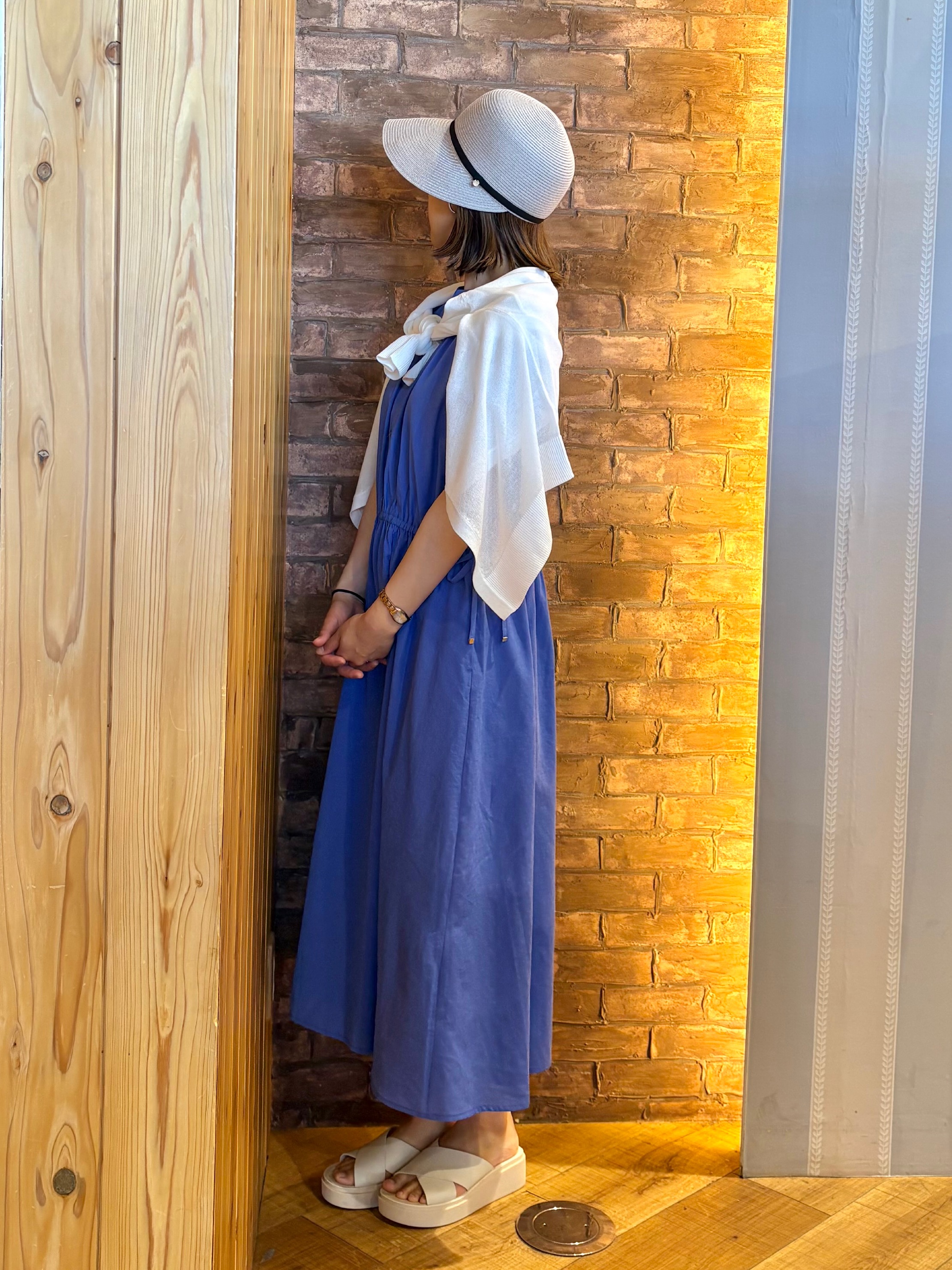 mieさんの「SHOO･LA･RUE｜【ひんやり/洗濯機可/S-LL】オンにもオフにも マルチに使えるボタンレスカーディガン」を使ったコーディネート