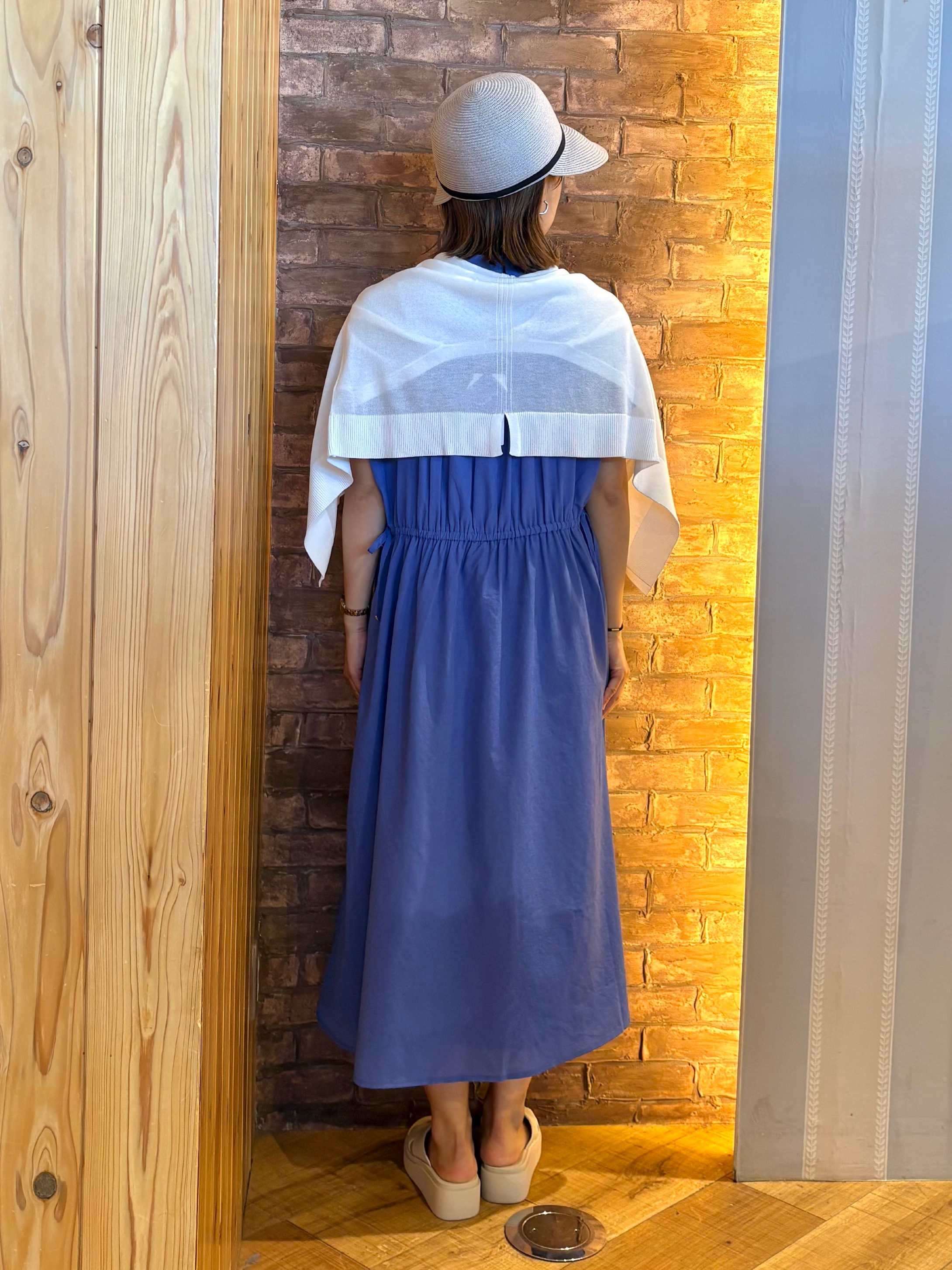 mieさんの「SHOO･LA･RUE｜【ひんやり/洗濯機可/S-LL】オンにもオフにも マルチに使えるボタンレスカーディガン」を使ったコーディネート