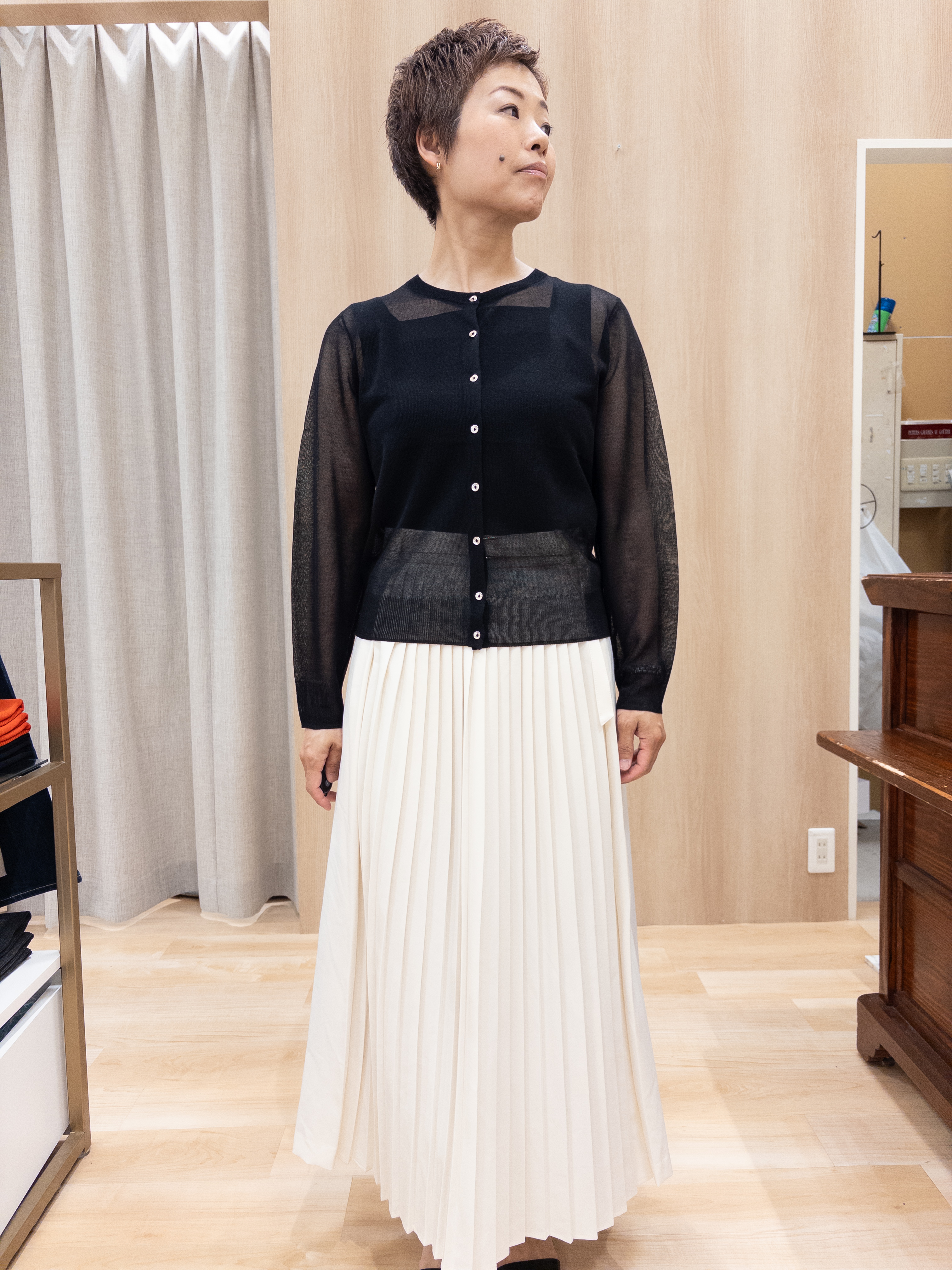 シュウコさんの「grove｜高評価！【洗える/名品】大人の透け感、シアーカーディガン」を使ったコーディネート