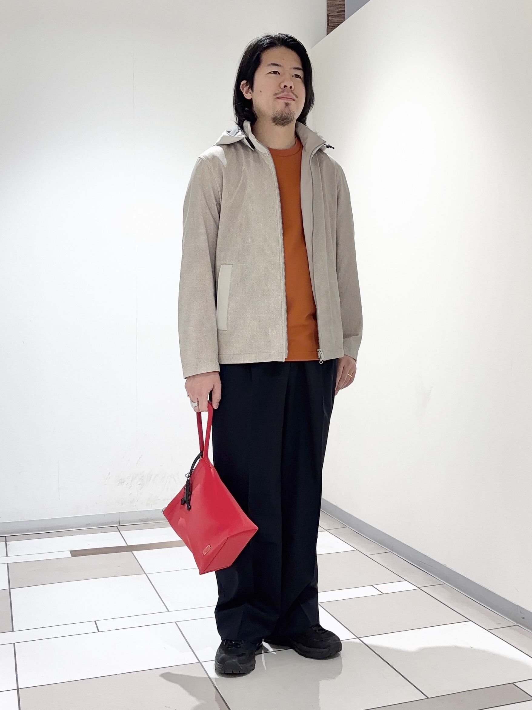 及川さんの「TAKEO KIKUCHI｜2WAYアクティブ ライト ブルゾン」を使ったコーディネート