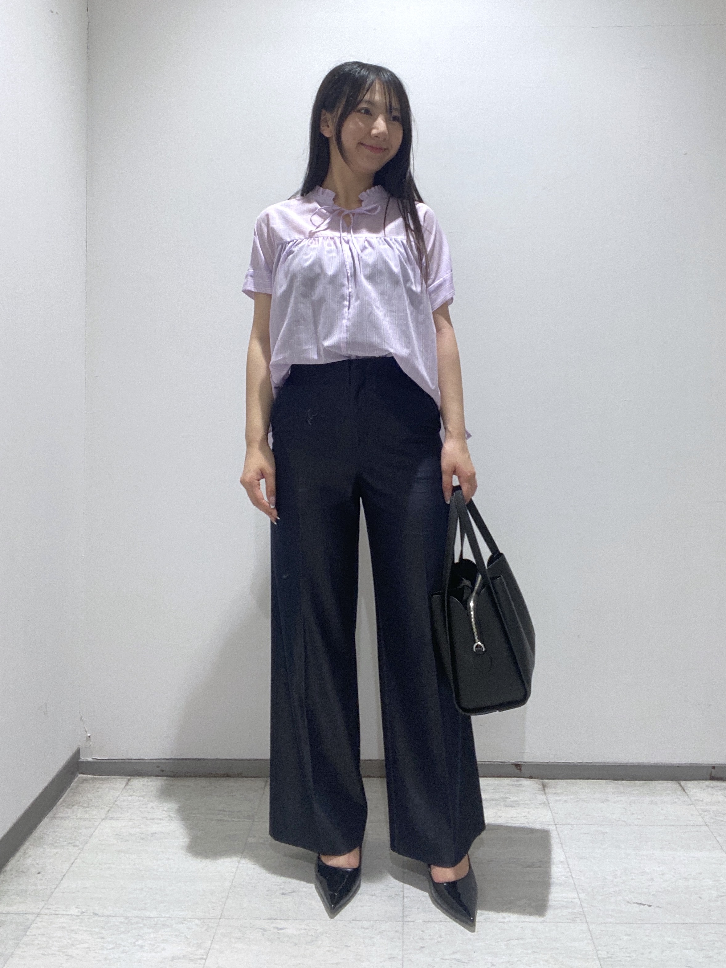 meiさんの「INDIVI｜【洗える／軽やか】フリル衿ギャザーブラウス」を使ったコーディネート