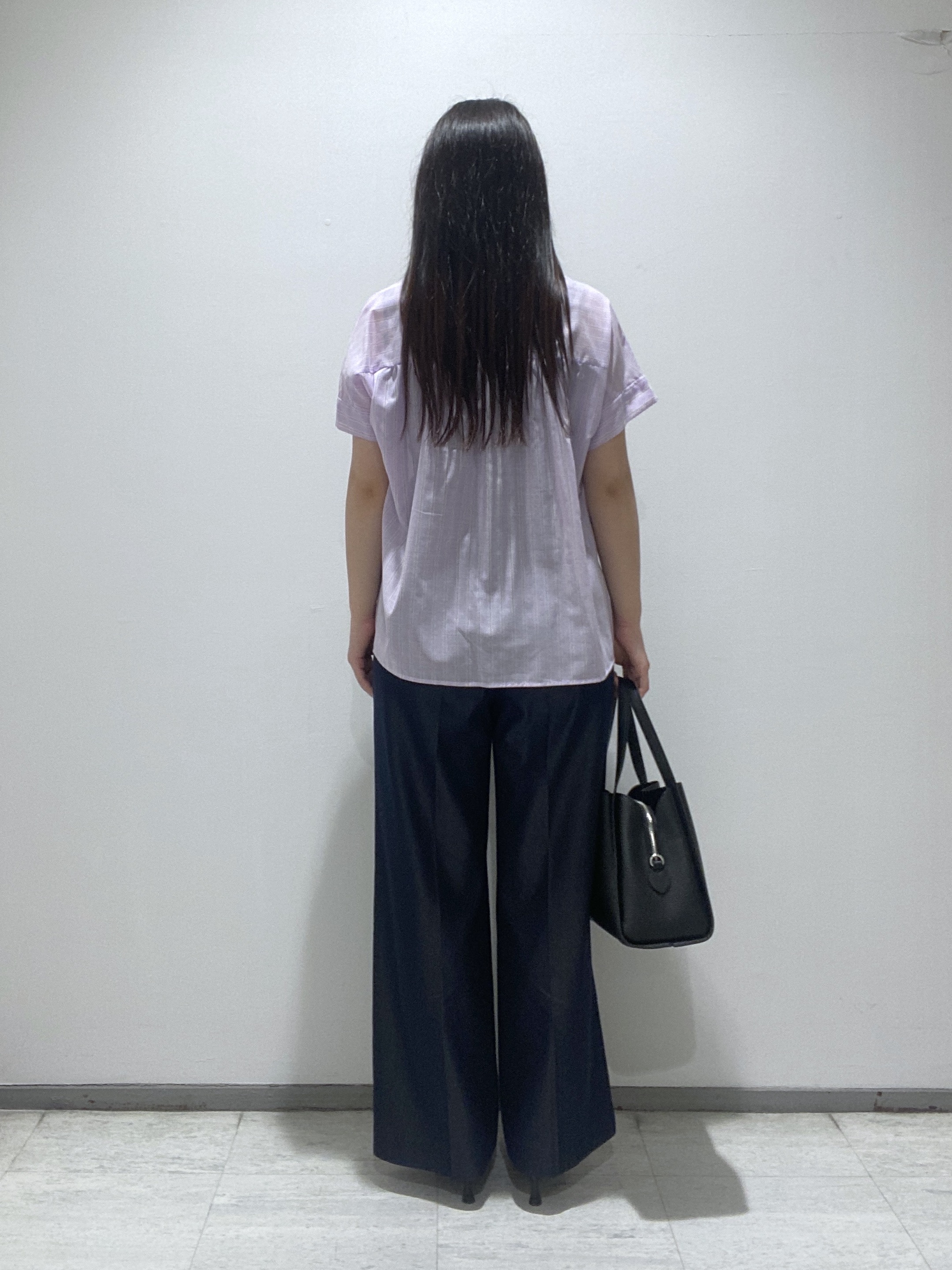 meiさんの「INDIVI｜【洗える／軽やか】フリル衿ギャザーブラウス」を使ったコーディネート