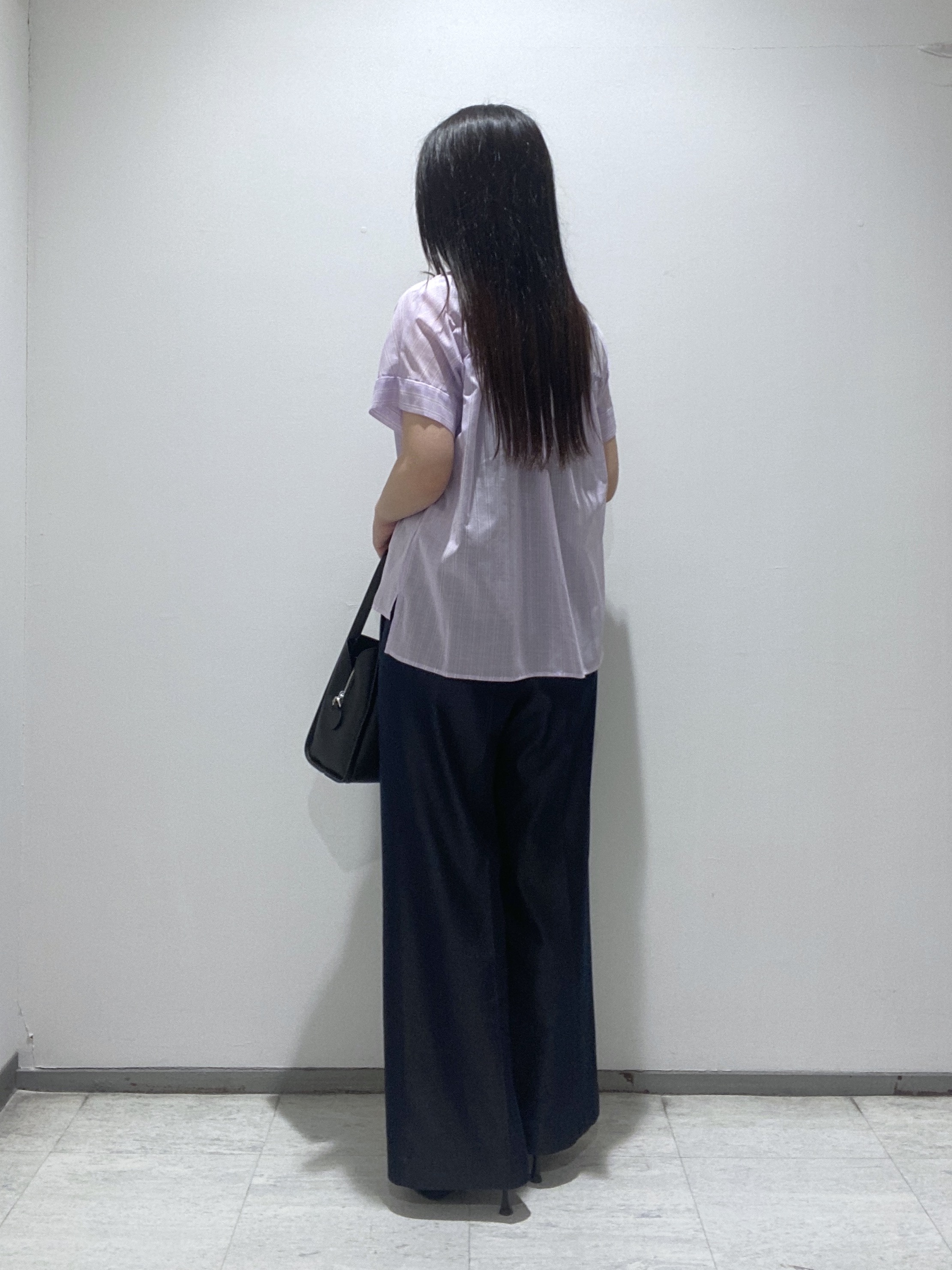 meiさんの「INDIVI｜【洗える／軽やか】フリル衿ギャザーブラウス」を使ったコーディネート