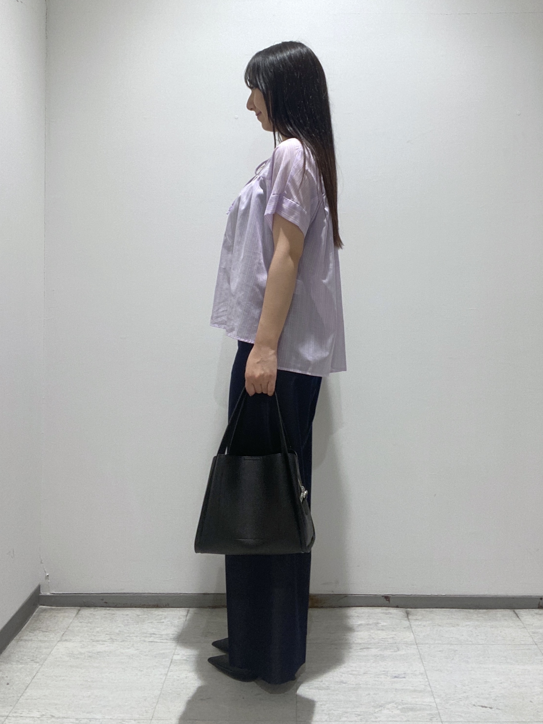 meiさんの「INDIVI｜【洗える／軽やか】フリル衿ギャザーブラウス」を使ったコーディネート
