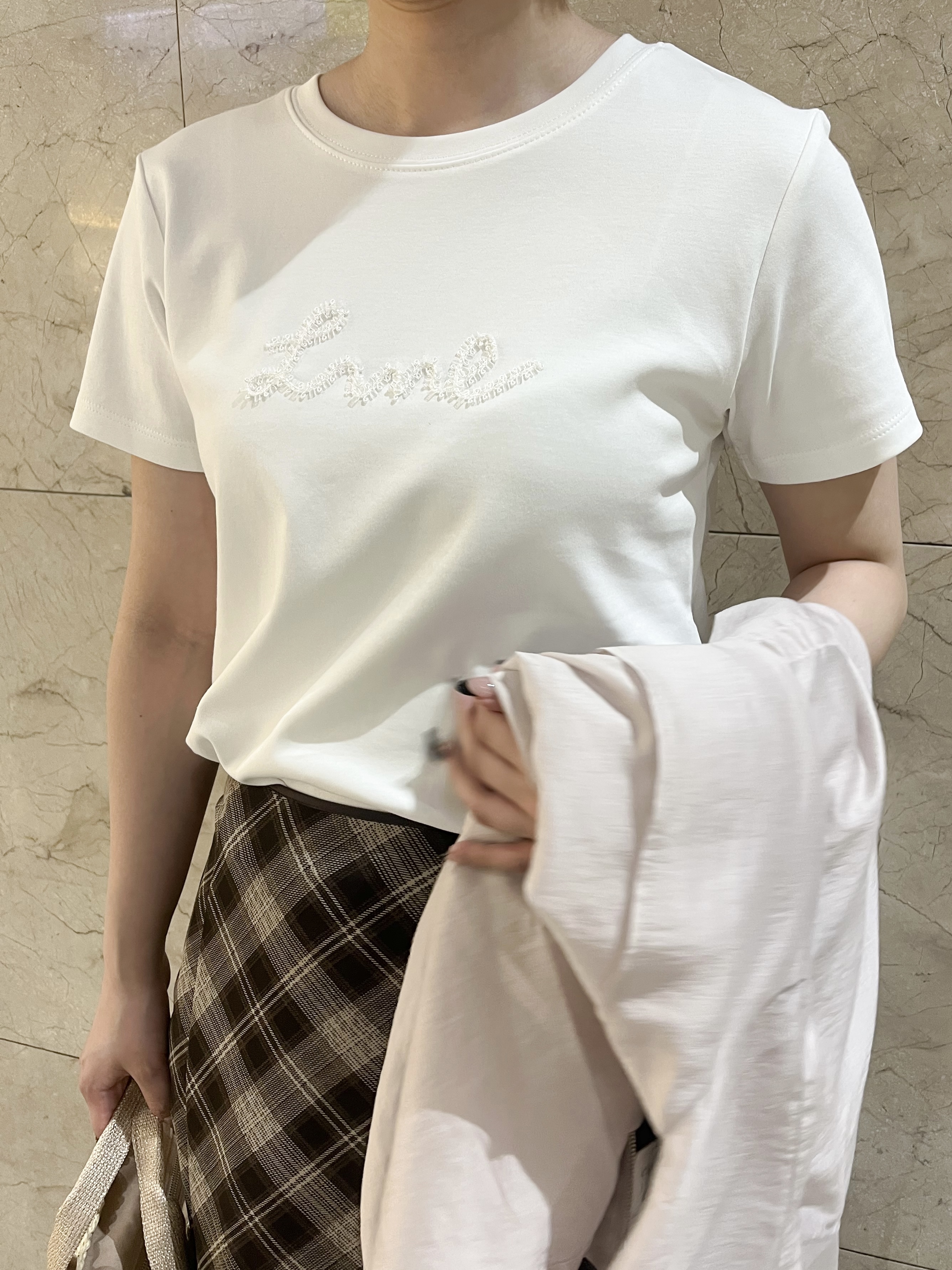 まひるさんの「index｜【接触冷感/UVケア】リボンテープロゴTシャツ《洗濯機OK》」を使ったコーディネート