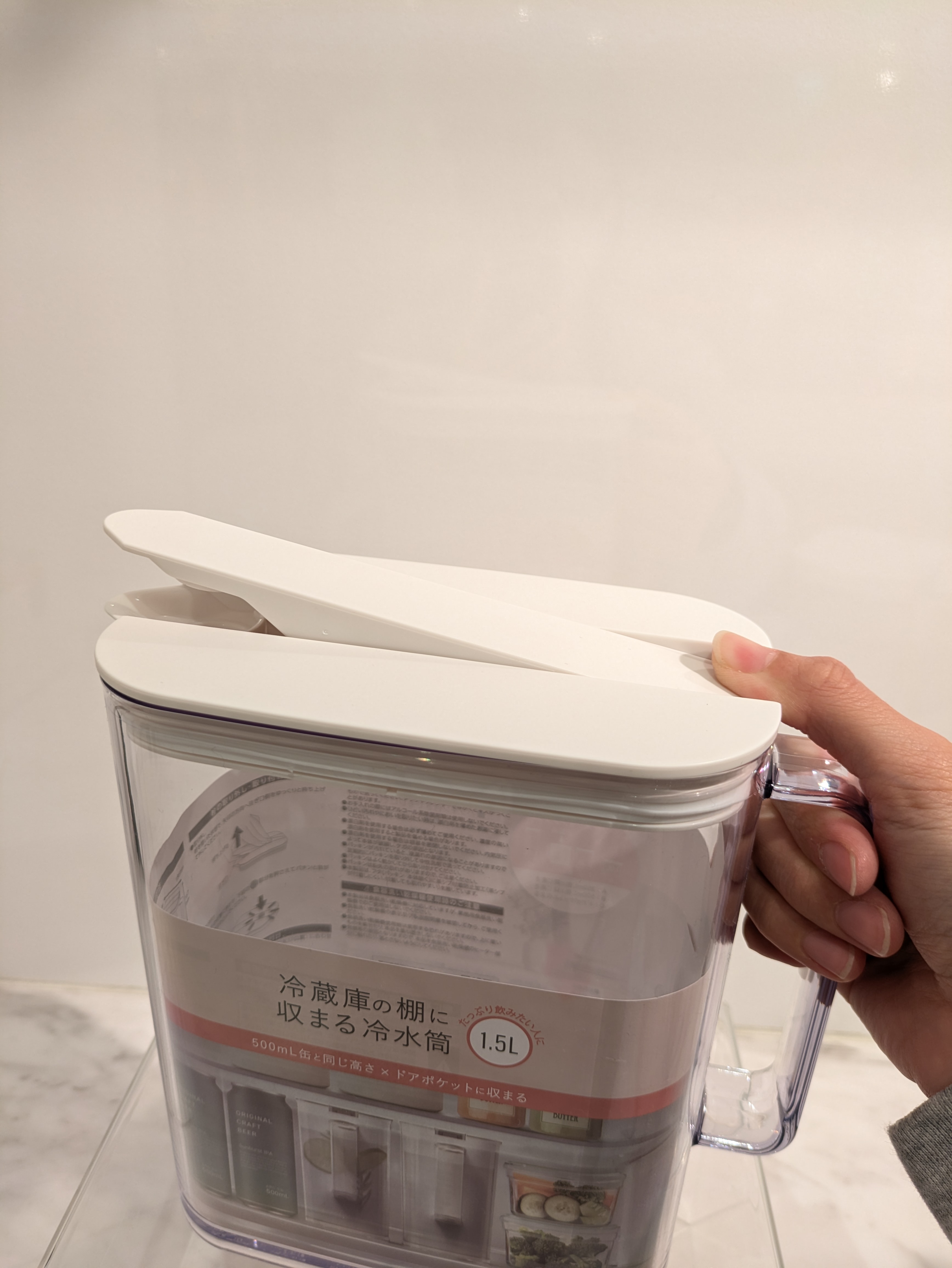 ゆきのさんの「212 KITCHEN STORE｜棚に収まる冷水筒 1.0L WH」を使ったコーディネート