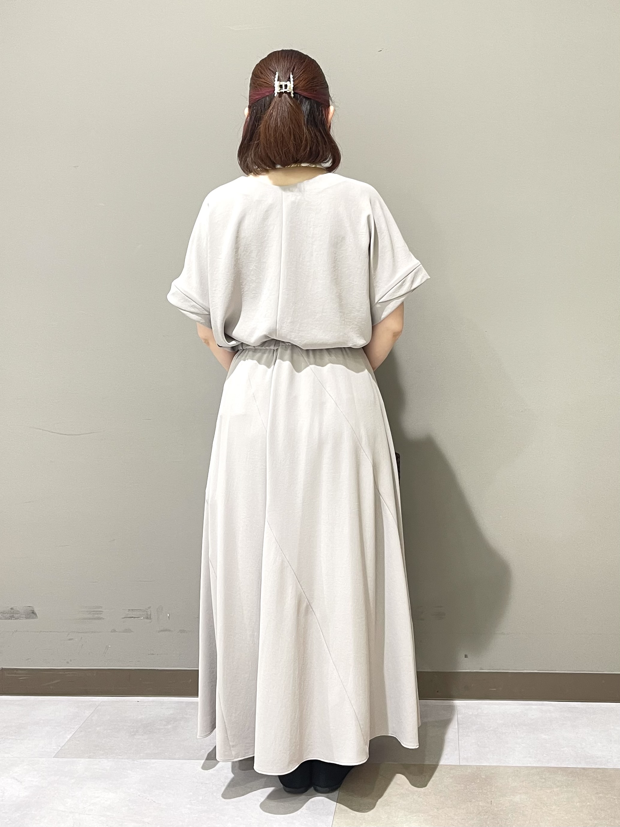 Tomoさんの「UNTITLED｜【前後2WAY/はっ水/セットアップ可】リラクシーフレンチスリーブブラウス」を使ったコーディネート