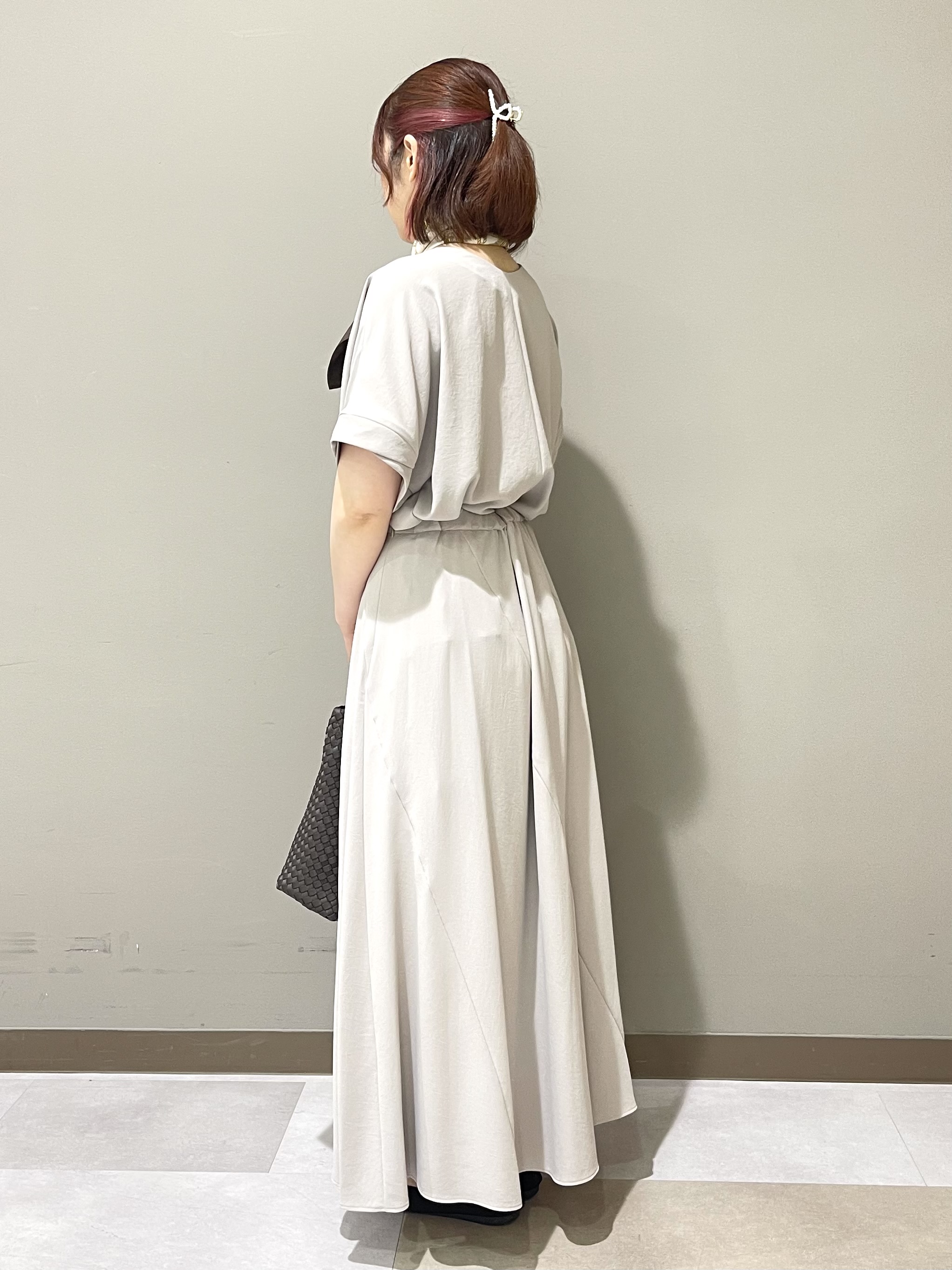 Tomoさんの「UNTITLED｜【前後2WAY/はっ水/セットアップ可】リラクシーフレンチスリーブブラウス」を使ったコーディネート