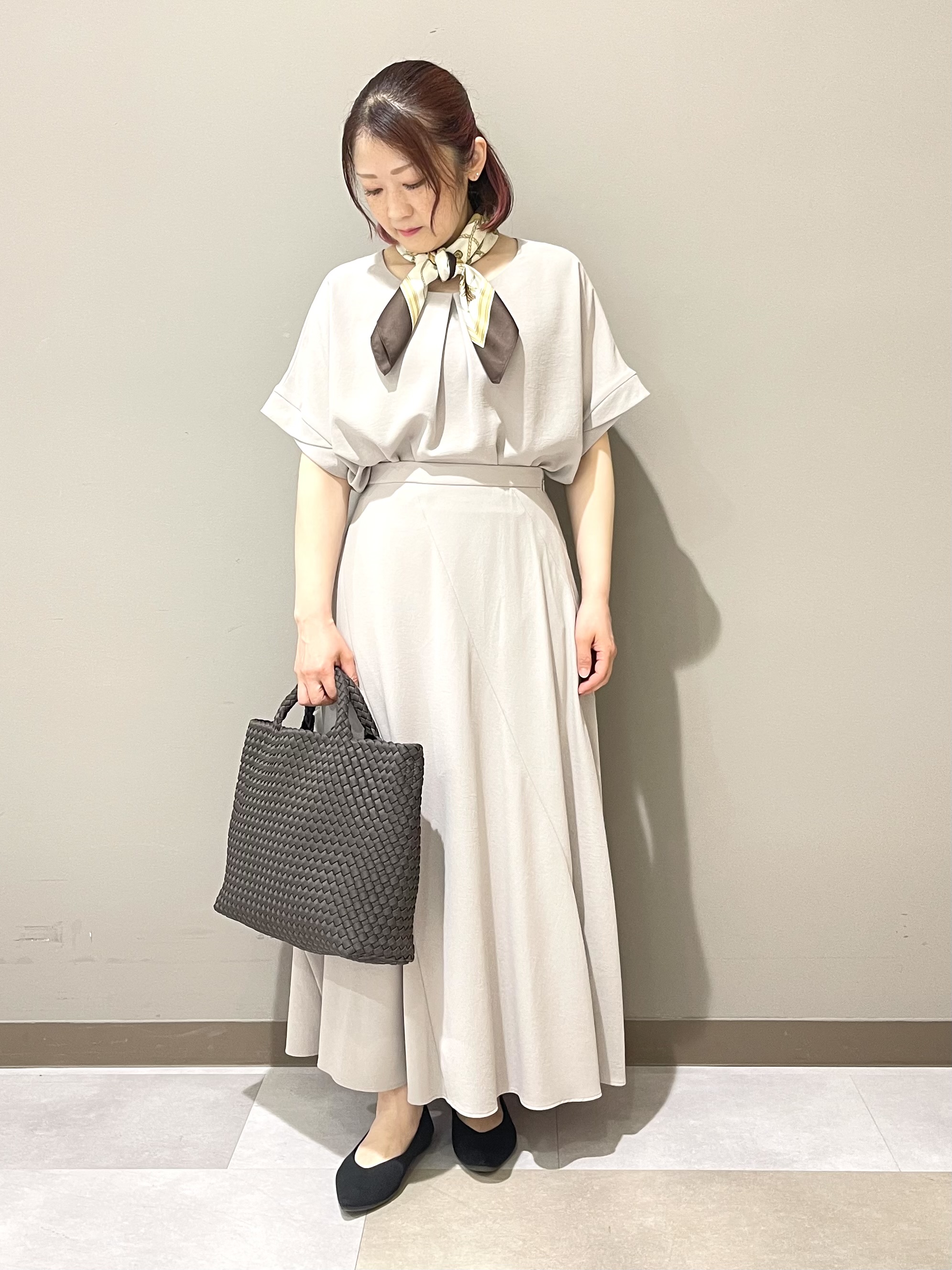 Tomoさんの「UNTITLED｜【前後2WAY/はっ水/セットアップ可】リラクシーフレンチスリーブブラウス」を使ったコーディネート