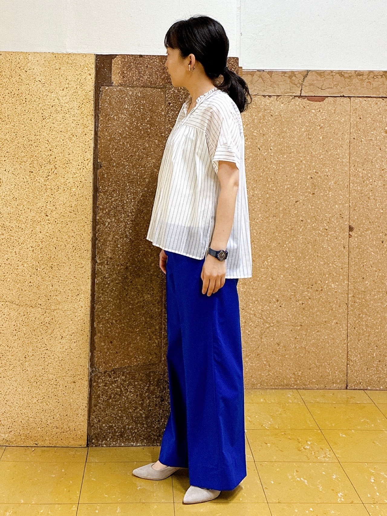 hattoriさんの「INDIVI｜【洗える／軽やか】フリル衿ギャザーブラウス」を使ったコーディネート