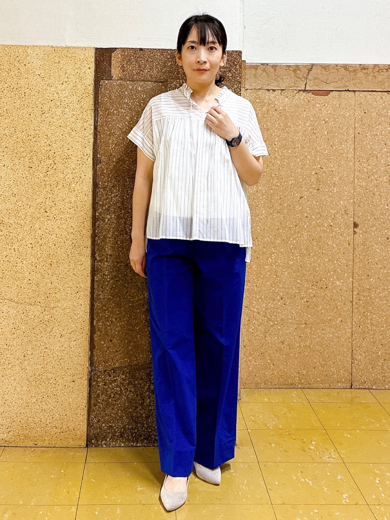 hattoriさんの「INDIVI｜【洗える／軽やか】フリル衿ギャザーブラウス」を使ったコーディネート