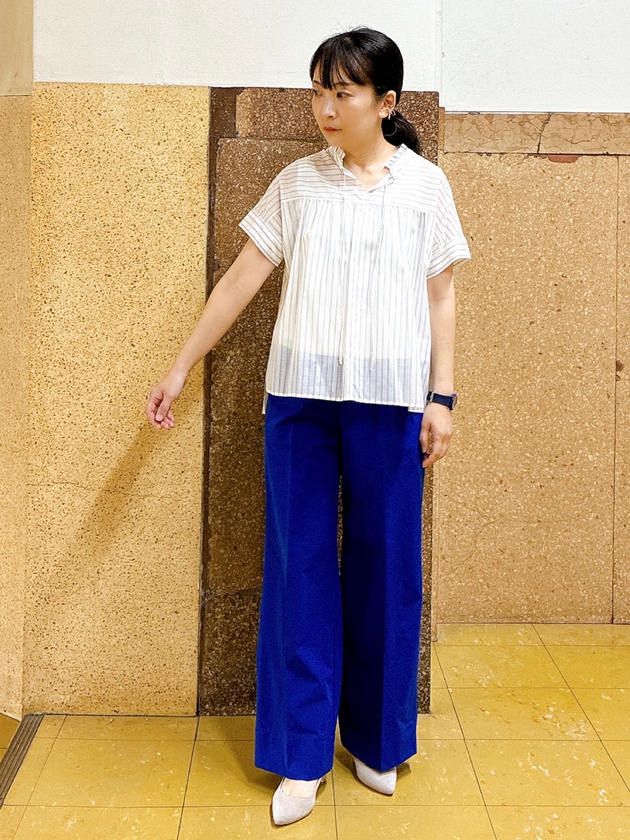 hattoriさんの「INDIVI｜【洗える／軽やか】フリル衿ギャザーブラウス」を使ったコーディネート