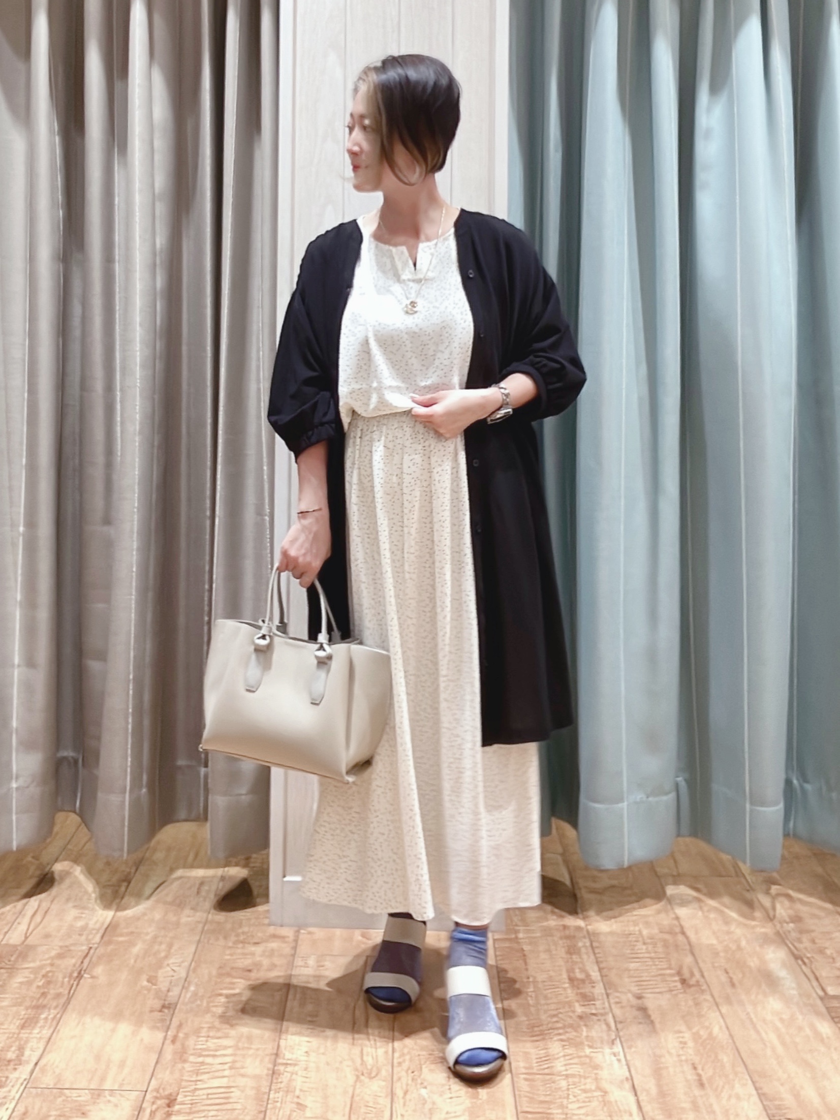 aaamiさんの「SHOO･LA･RUE｜【洗濯機可/S-LL】1枚でも羽織でも キーネックシャツワンピース」を使ったコーディネート