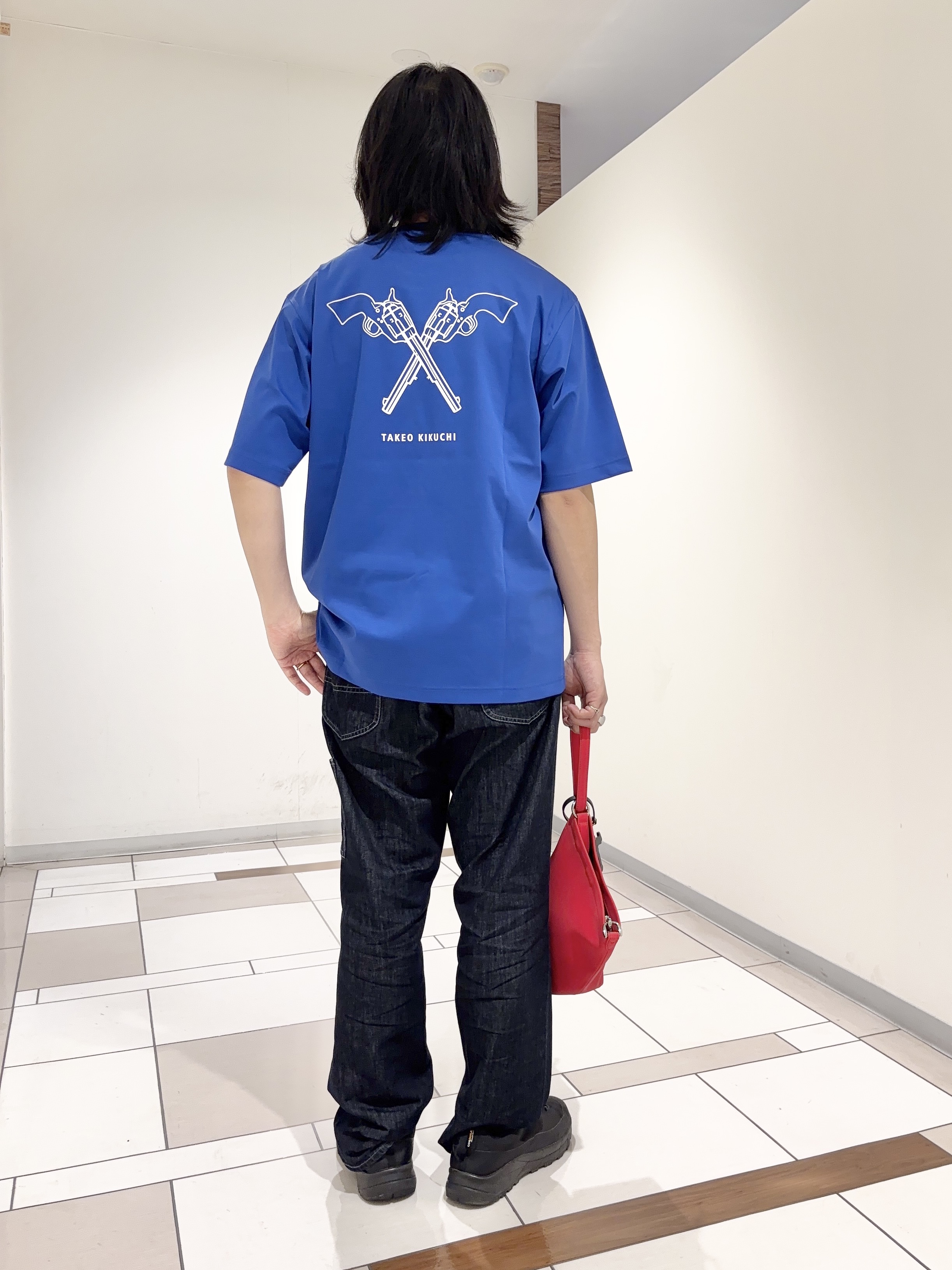 及川さんの「TAKEO KIKUCHI｜【BOWLER HAT LABEL】アイスクリアコットン バッククロスピストル 半袖Tシャツ」を使ったコーディネート
