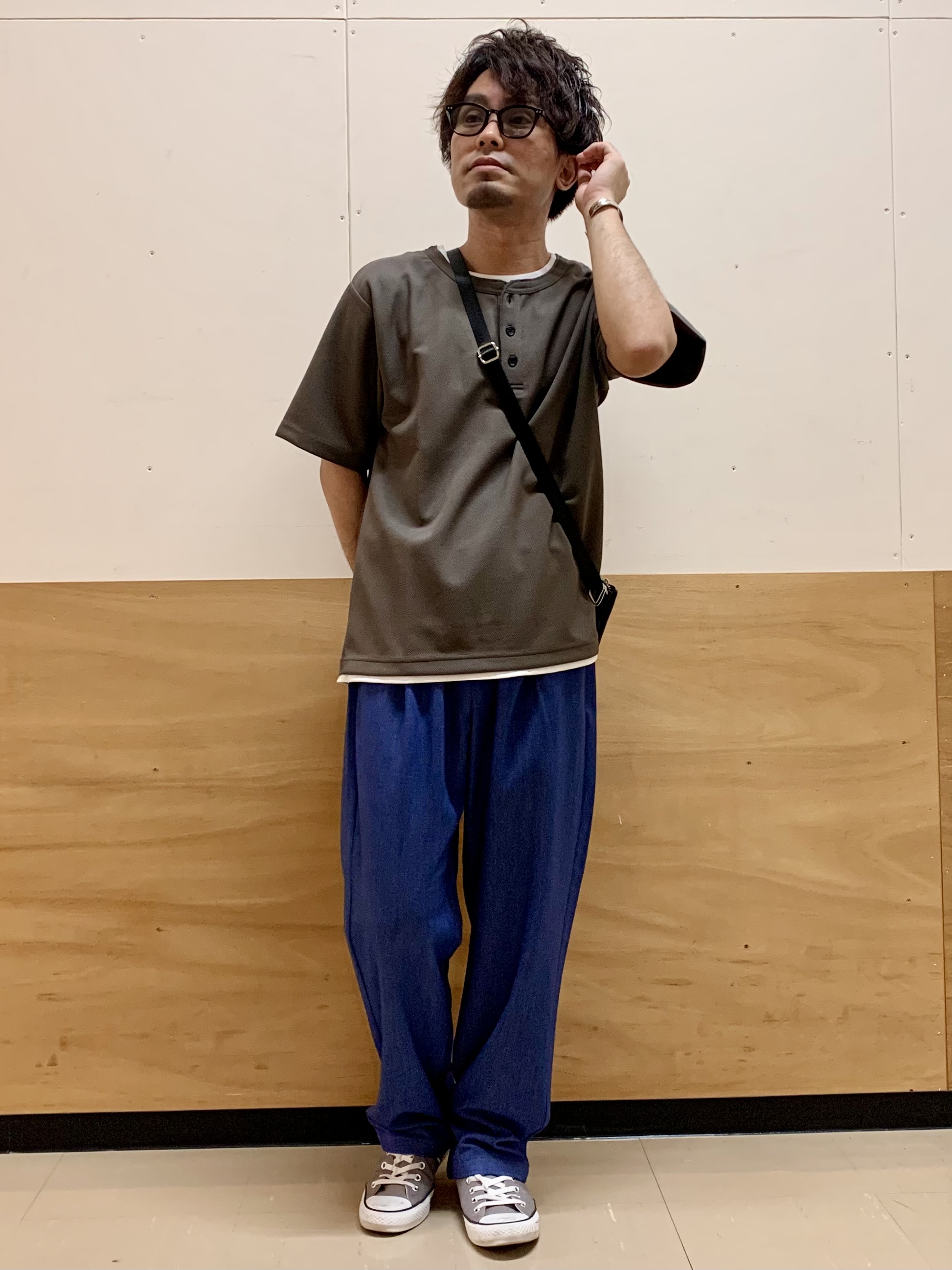 MATUさんの「THE SHOP TK｜【1枚でちゃんとして見える】ヘンリーネック レイヤード風 半袖Tシャツ 洗濯機OK」を使ったコーディネート
