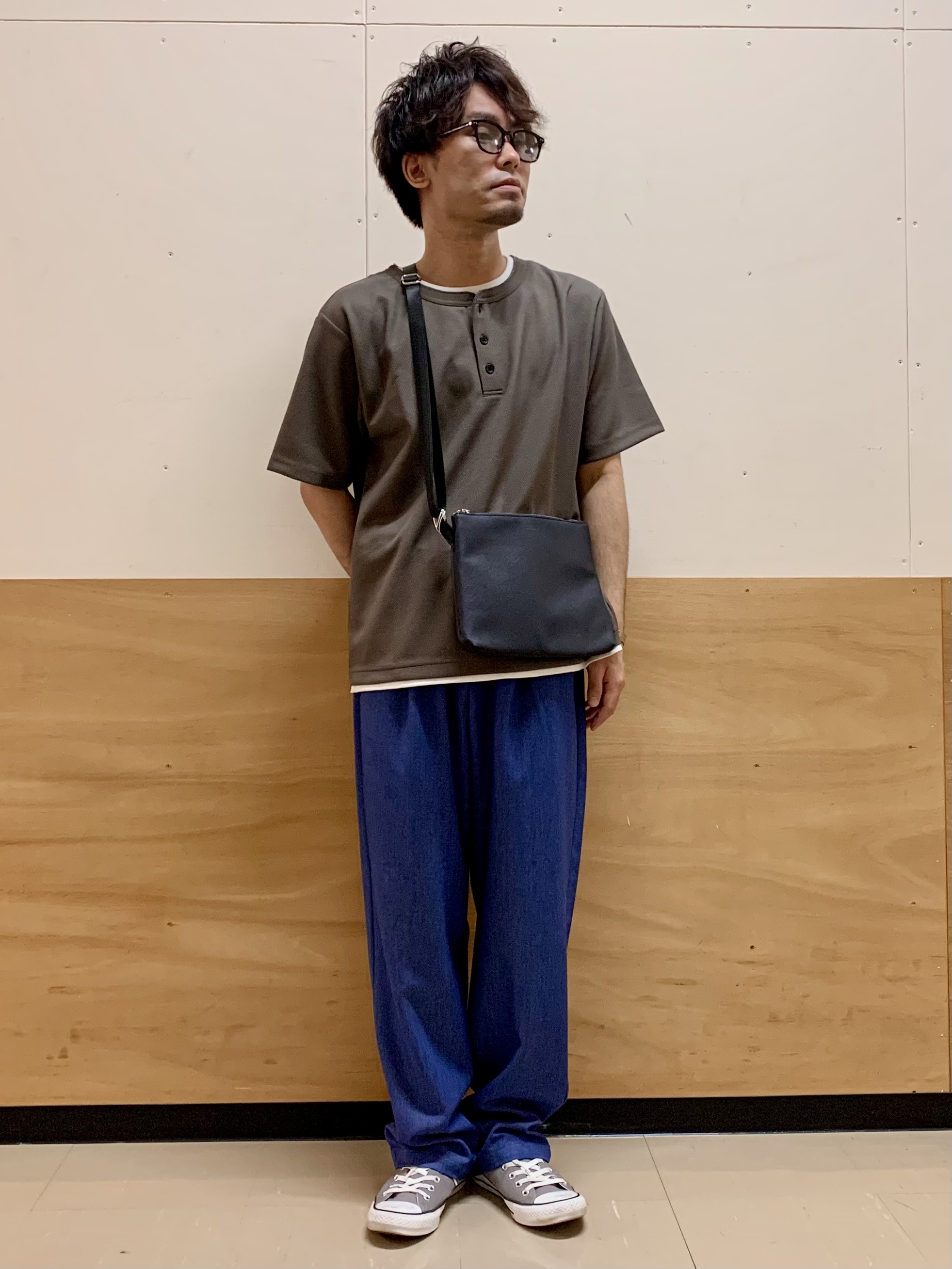 MATUさんの「THE SHOP TK｜【1枚でちゃんとして見える】ヘンリーネック レイヤード風 半袖Tシャツ 洗濯機OK」を使ったコーディネート