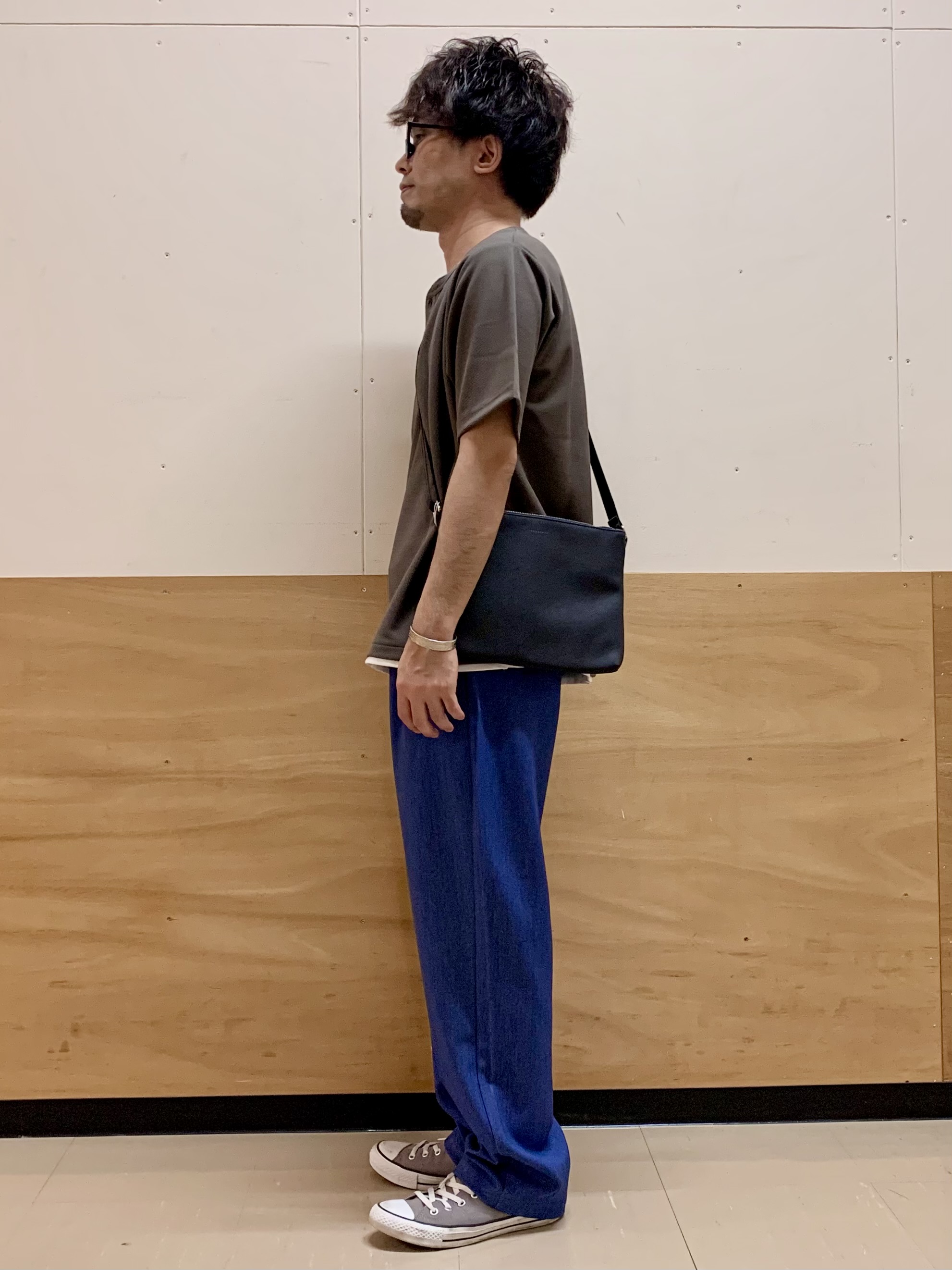 MATUさんの「THE SHOP TK｜【1枚でちゃんとして見える】ヘンリーネック レイヤード風 半袖Tシャツ 洗濯機OK」を使ったコーディネート