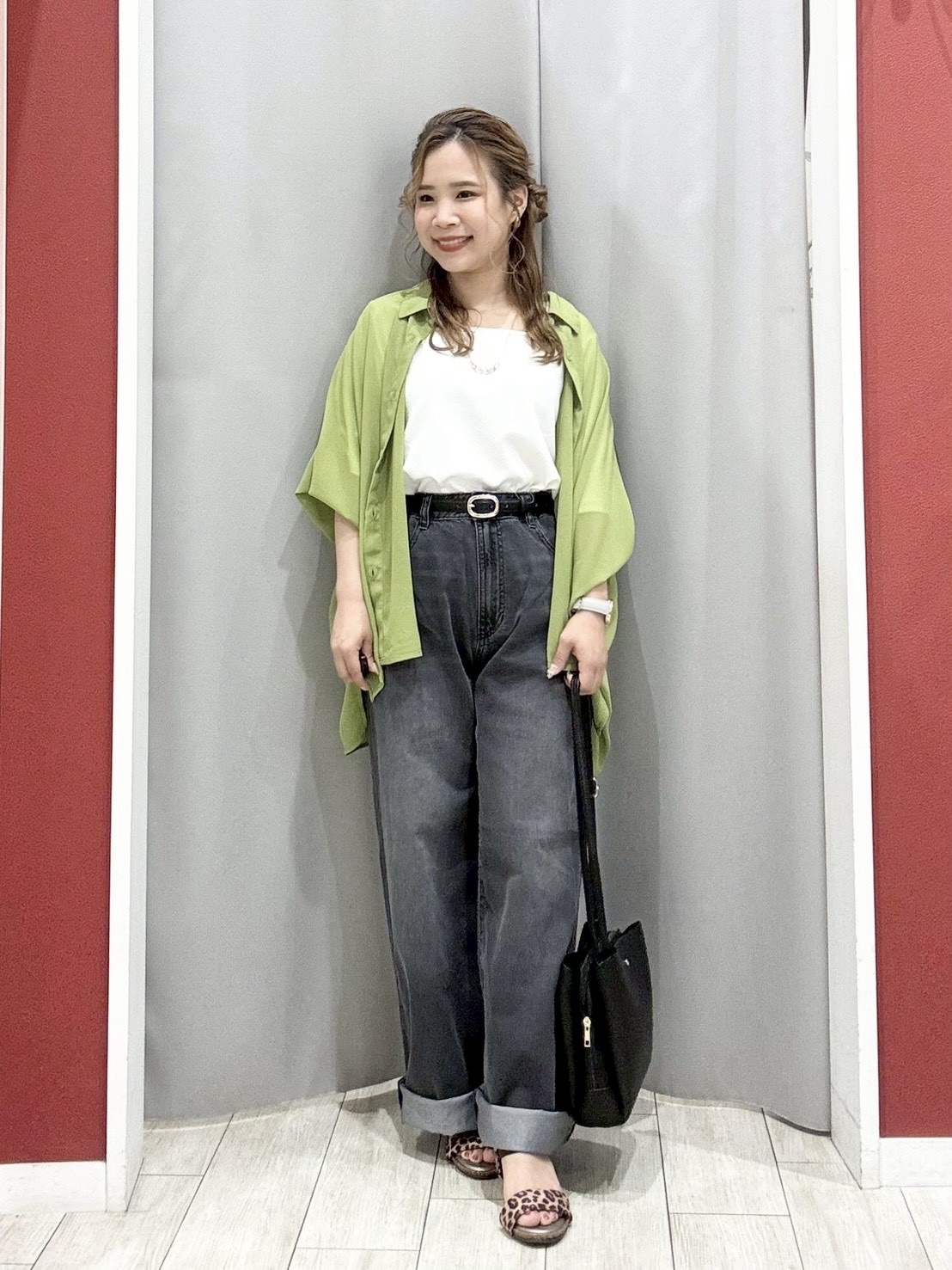 shioさんの「SHOO･LA･RUE｜【ひんやり/S-LL/洗濯機可】選べる3柄 ヴィンテージ風こなれアソートTシャツ」を使ったコーディネート