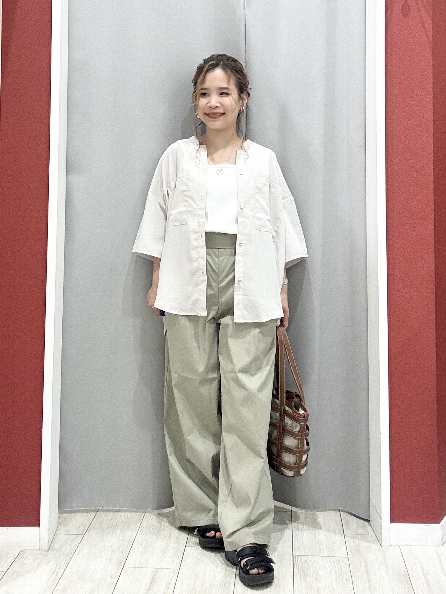 shioさんの「SHOO･LA･RUE｜【洗濯機可/S-LL】大人の抜け感 ゆるっと5分袖シャツ」を使ったコーディネート