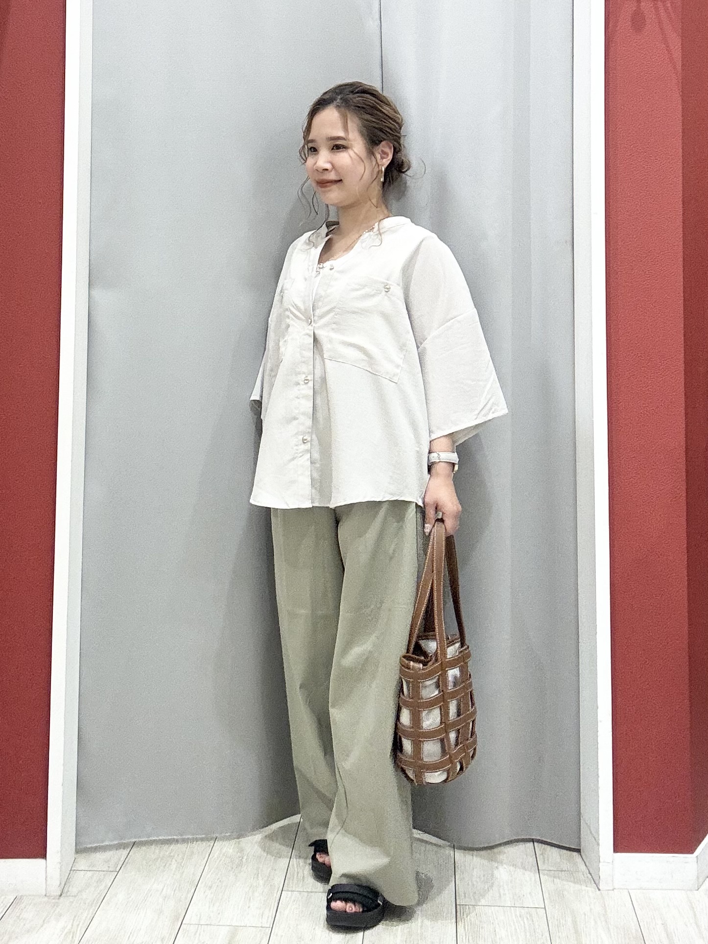 shioさんの「SHOO･LA･RUE｜【洗濯機可/S-LL】大人の抜け感 ゆるっと5分袖シャツ」を使ったコーディネート