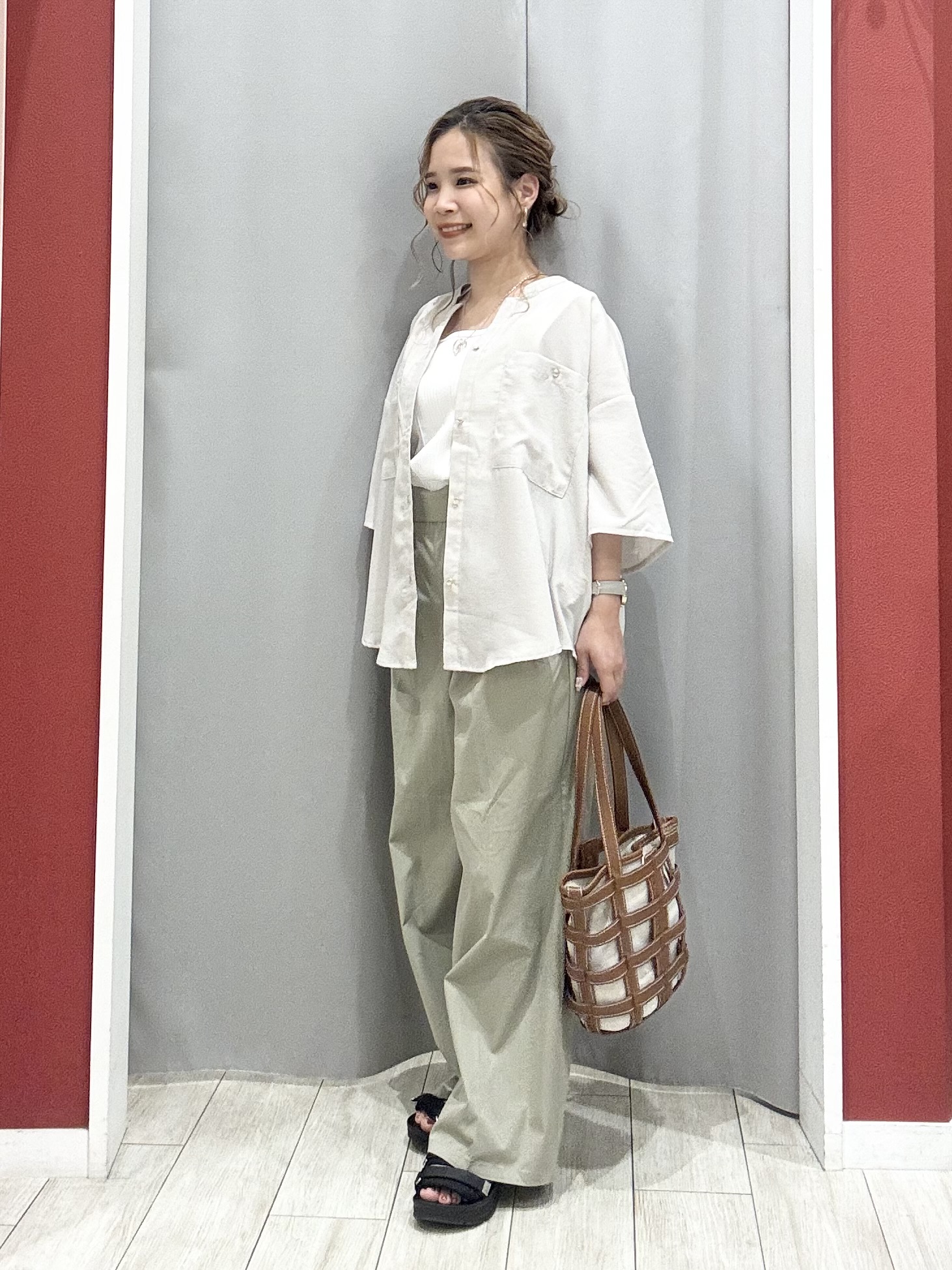 shioさんの「SHOO･LA･RUE｜【洗濯機可/S-LL】大人の抜け感 ゆるっと5分袖シャツ」を使ったコーディネート