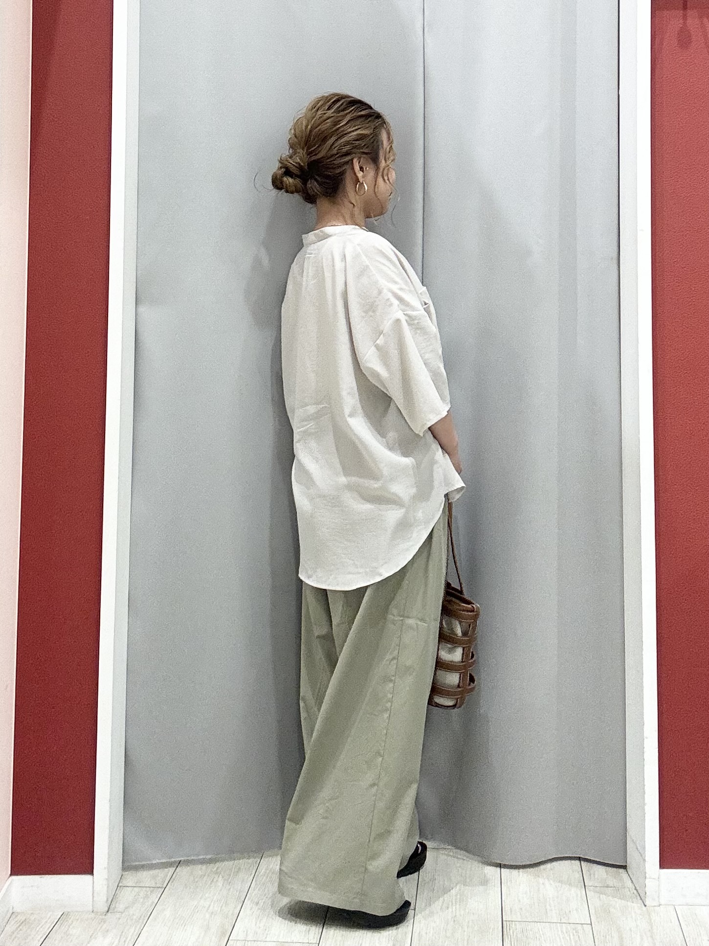 shioさんの「SHOO･LA･RUE｜【洗濯機可/S-LL】大人の抜け感 ゆるっと5分袖シャツ」を使ったコーディネート
