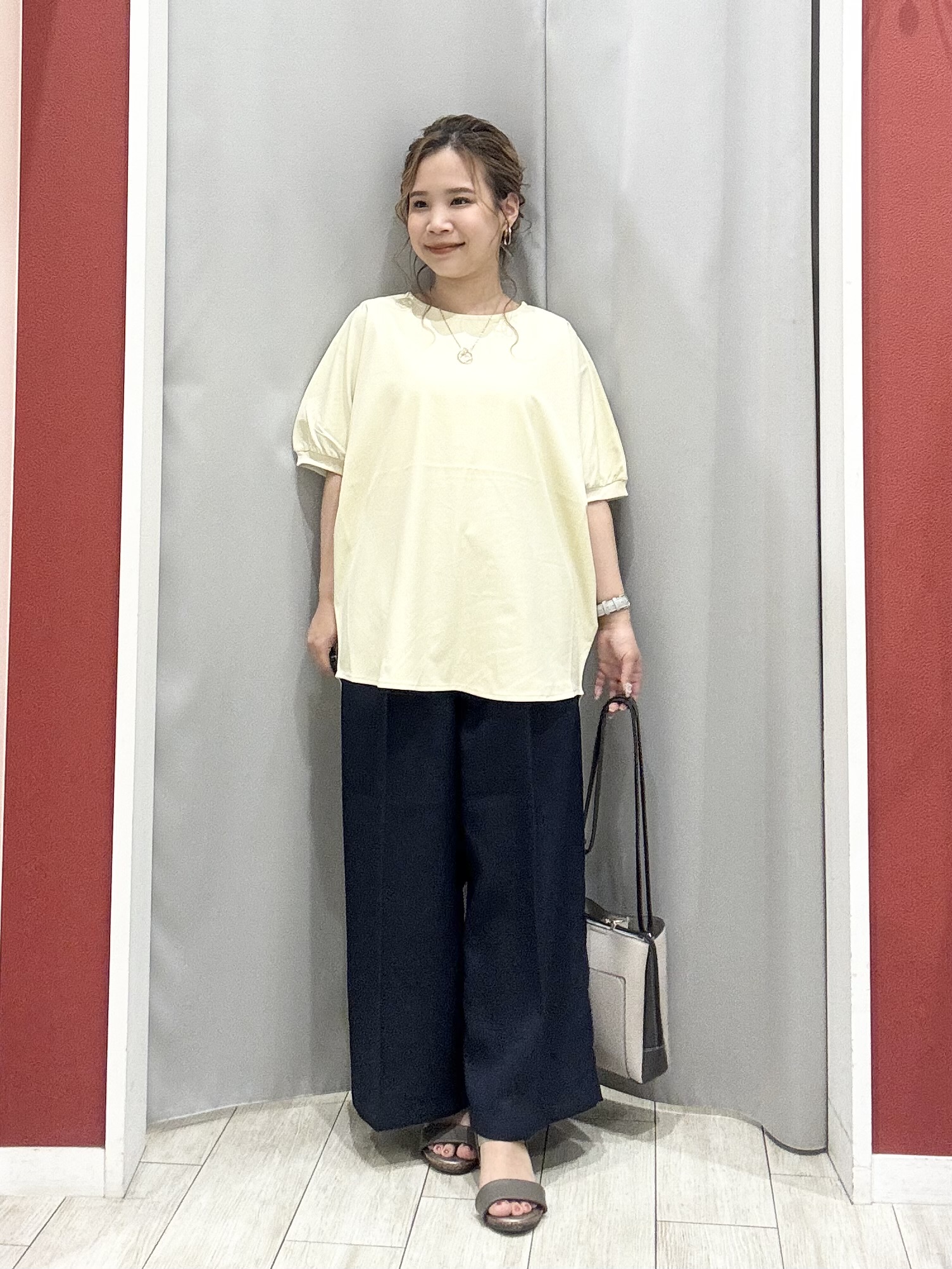 shioさんの「SHOO･LA･RUE｜【ひんやり/洗濯後しわになりにくい】インせず着られる さらっとタッチのドルマンブラウス」を使ったコーディネート