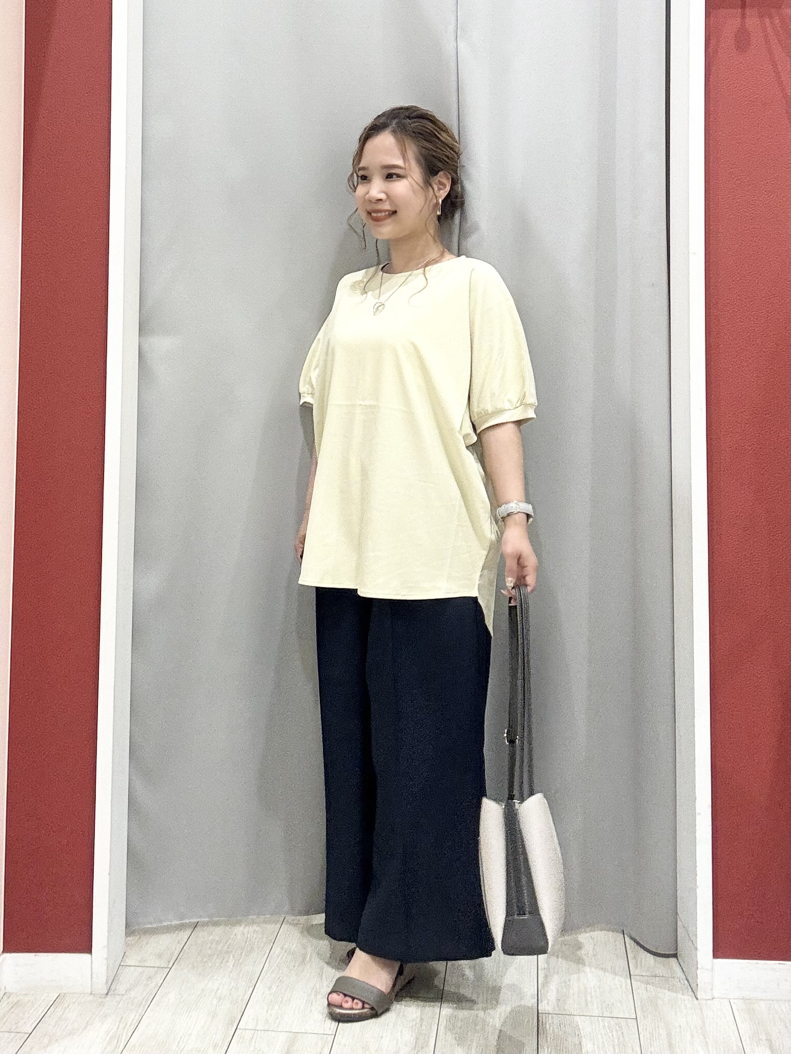 shioさんの「SHOO･LA･RUE｜【ひんやり/洗濯後しわになりにくい】インせず着られる さらっとタッチのドルマンブラウス」を使ったコーディネート