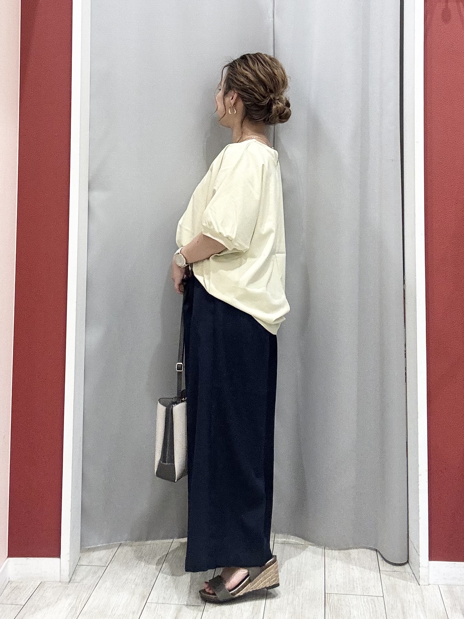 shioさんの「SHOO･LA･RUE｜【ひんやり/洗濯後しわになりにくい】インせず着られる さらっとタッチのドルマンブラウス」を使ったコーディネート
