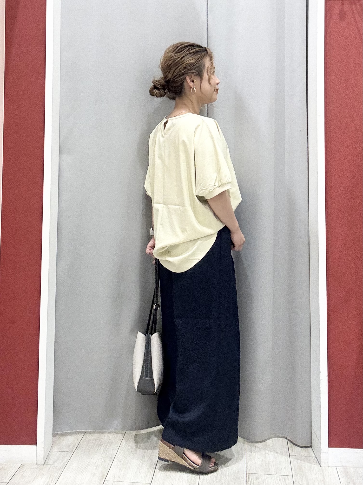 shioさんの「SHOO･LA･RUE｜【ひんやり/洗濯後しわになりにくい】インせず着られる さらっとタッチのドルマンブラウス」を使ったコーディネート