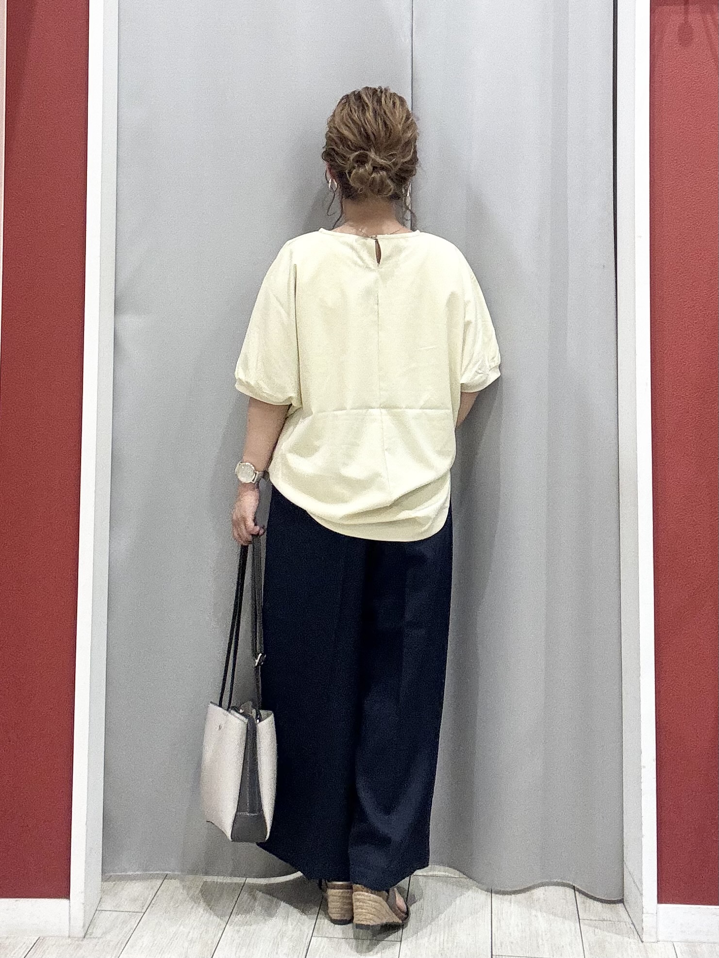 shioさんの「SHOO･LA･RUE｜【ひんやり/洗濯後しわになりにくい】インせず着られる さらっとタッチのドルマンブラウス」を使ったコーディネート